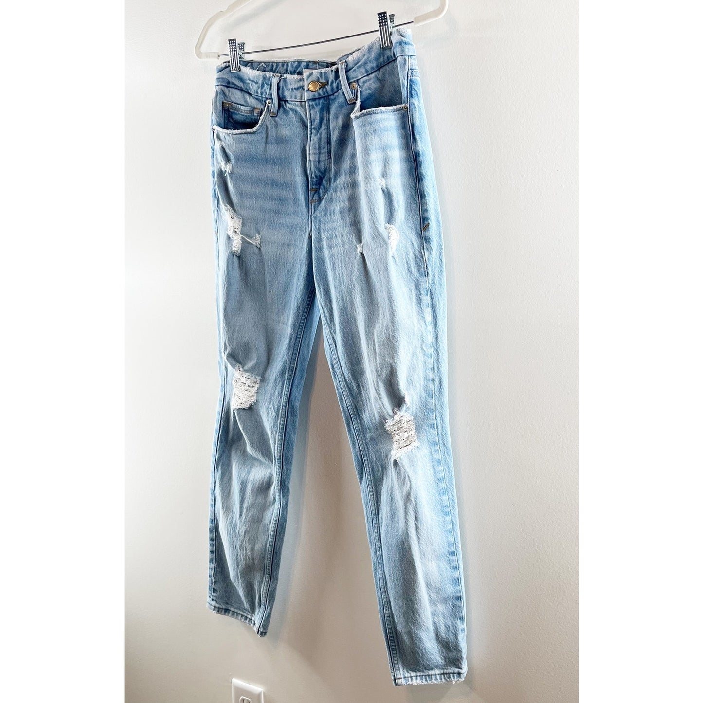 Good American The Weekender Girlfriend Distressed Slim Jeans Light Wash Blue 4