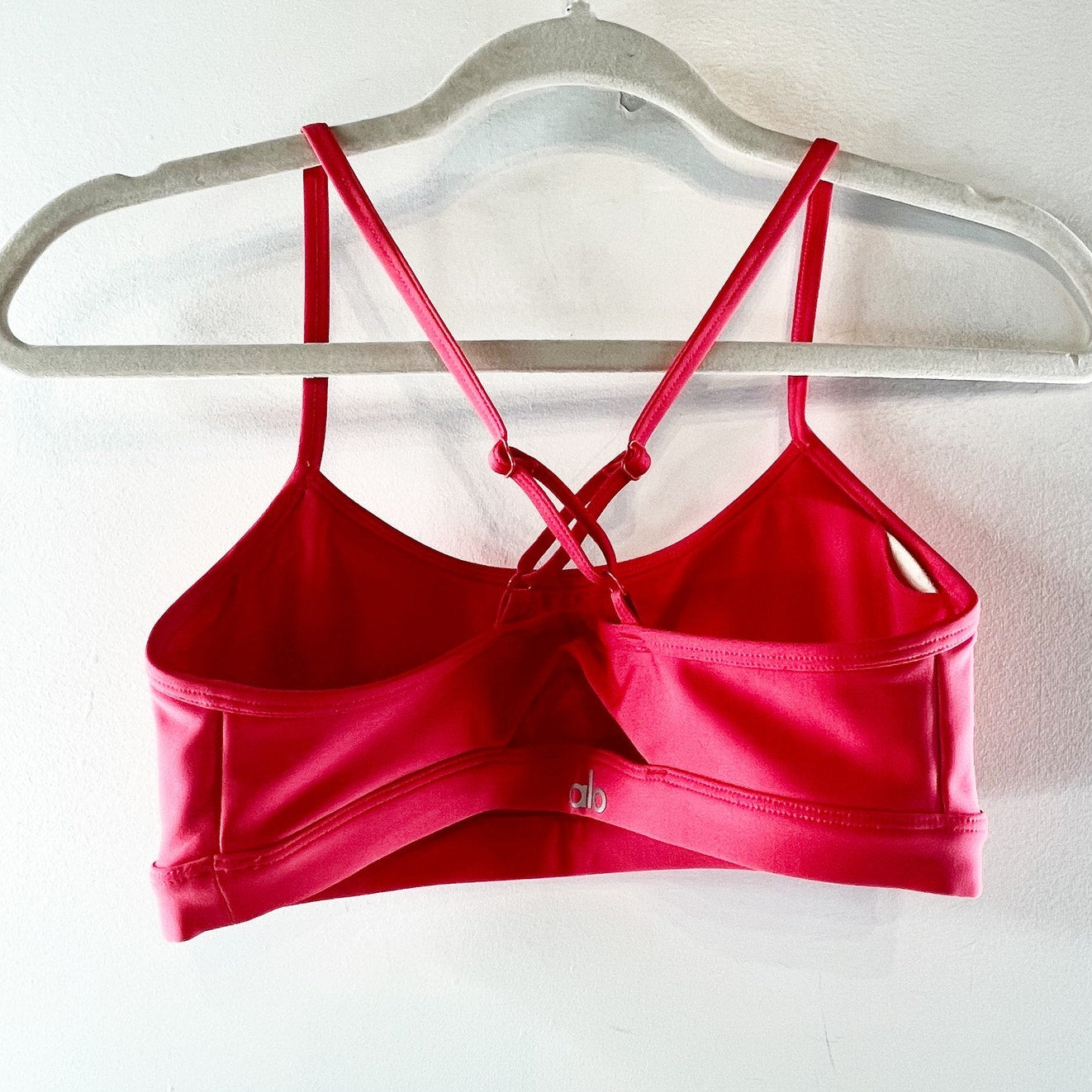 Alo Yoga Airlift Intrigue Crossback Strap Sports Bra Candy Red Small