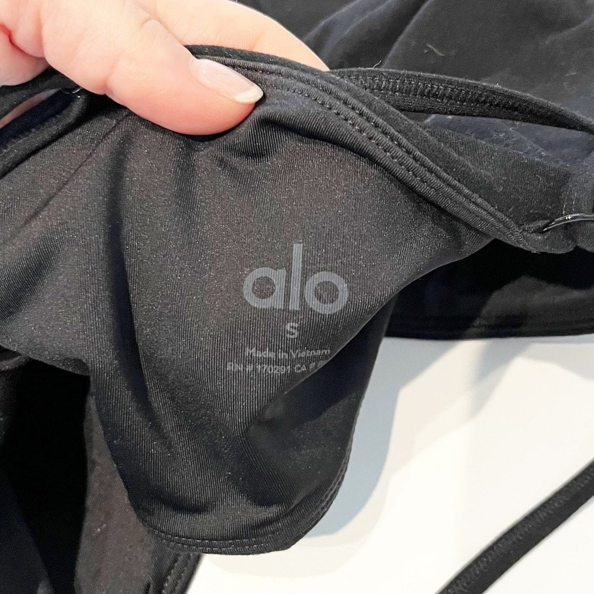 Alo Yoga Alosoft Highlight Cutout Sports Bra Top Black Small