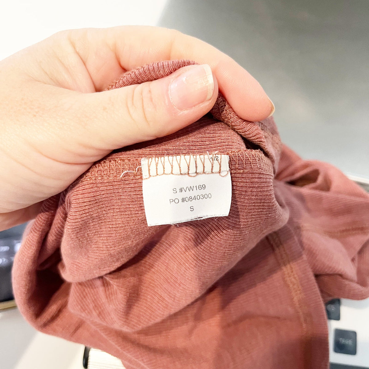 Vuori Pose Ribbed Crewneck Tee Shirt Top Rosewood Heather Pink Small