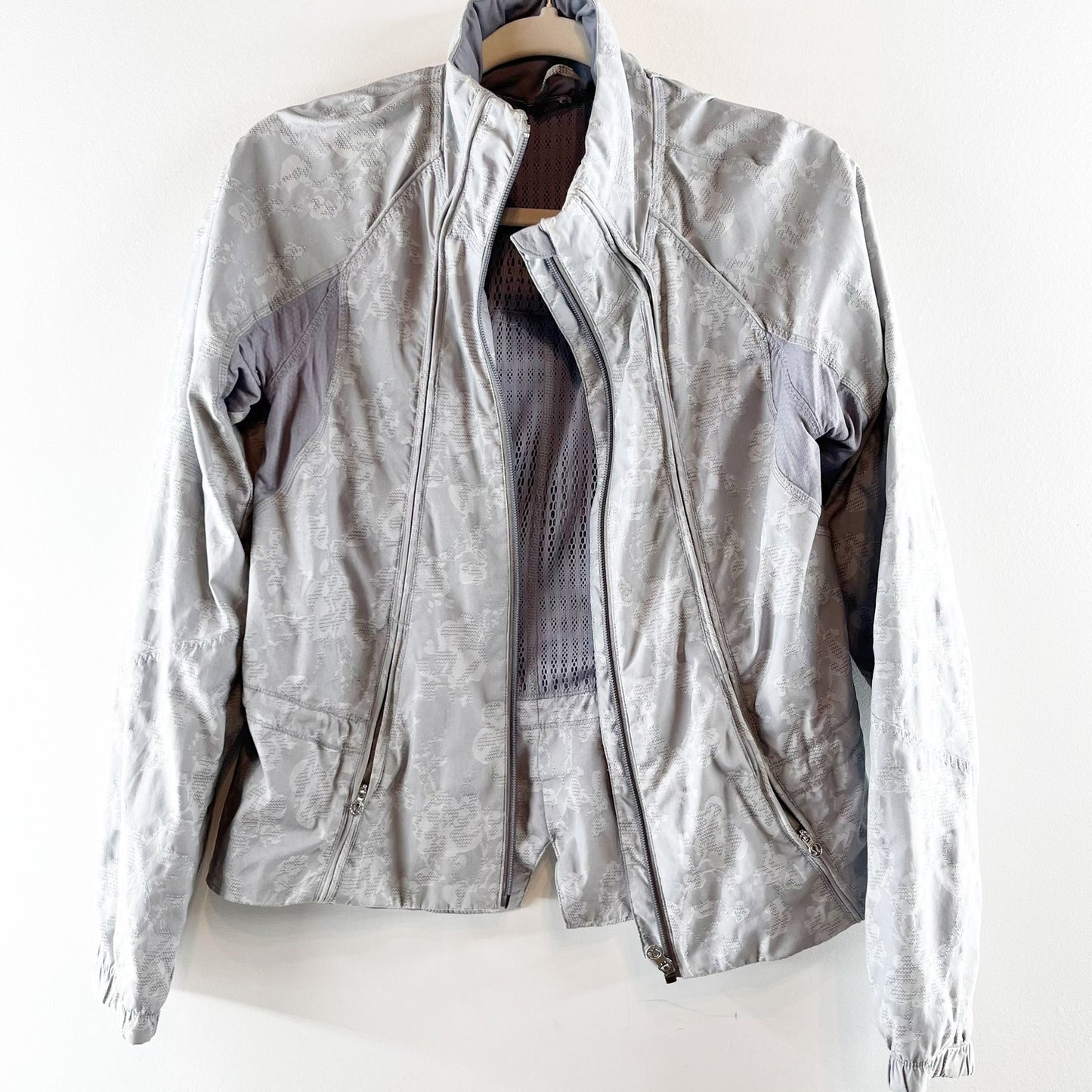 Lululemon Run Floral Long Sleeve Full Zip Travel to Track Jacket Fossil Gray 4