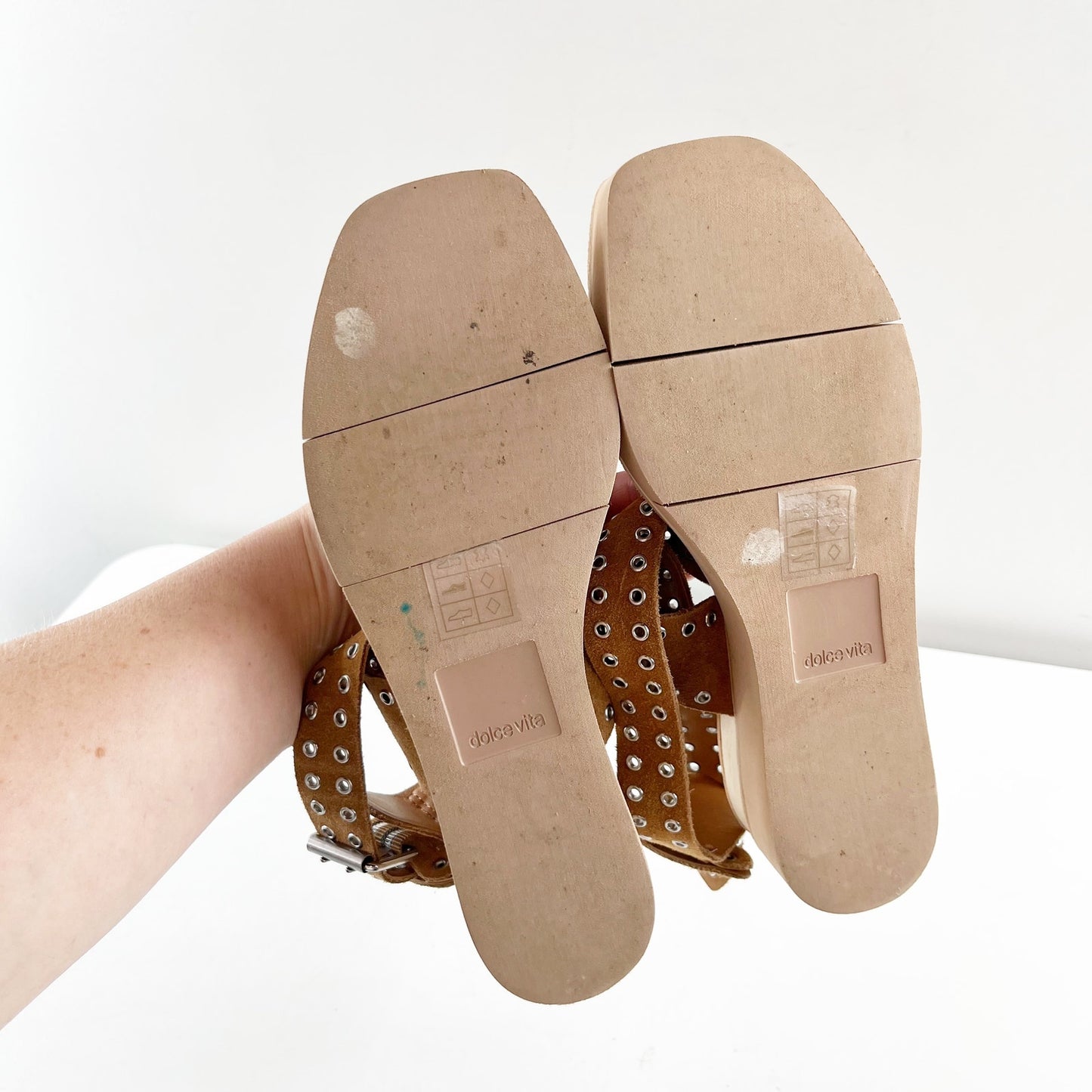 Dolce Vita Panko Stud Suede Sandals Shoes Caramel Brown 7