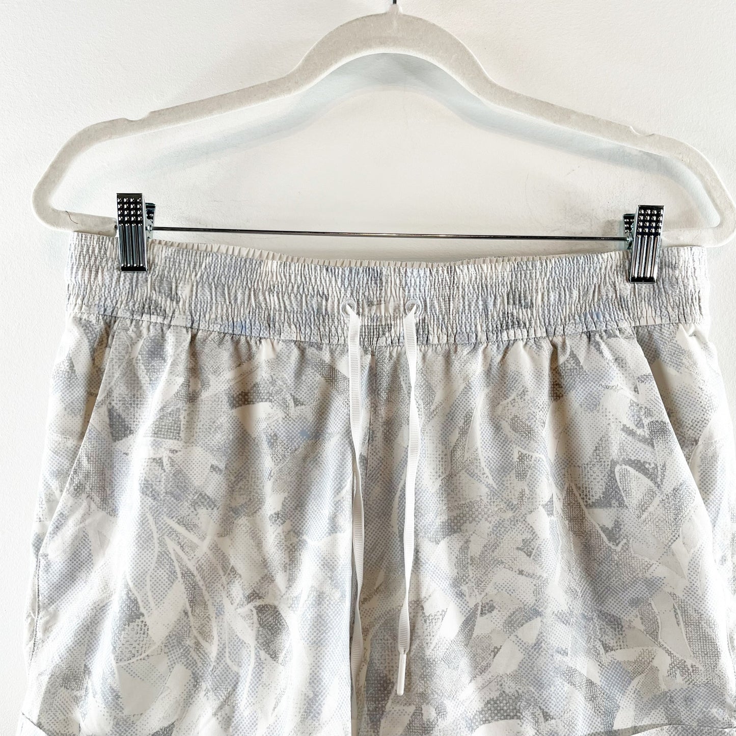 Lululemon Spring Break Away High Waisted Cuffed Short 3" Jasmine White Multi 10