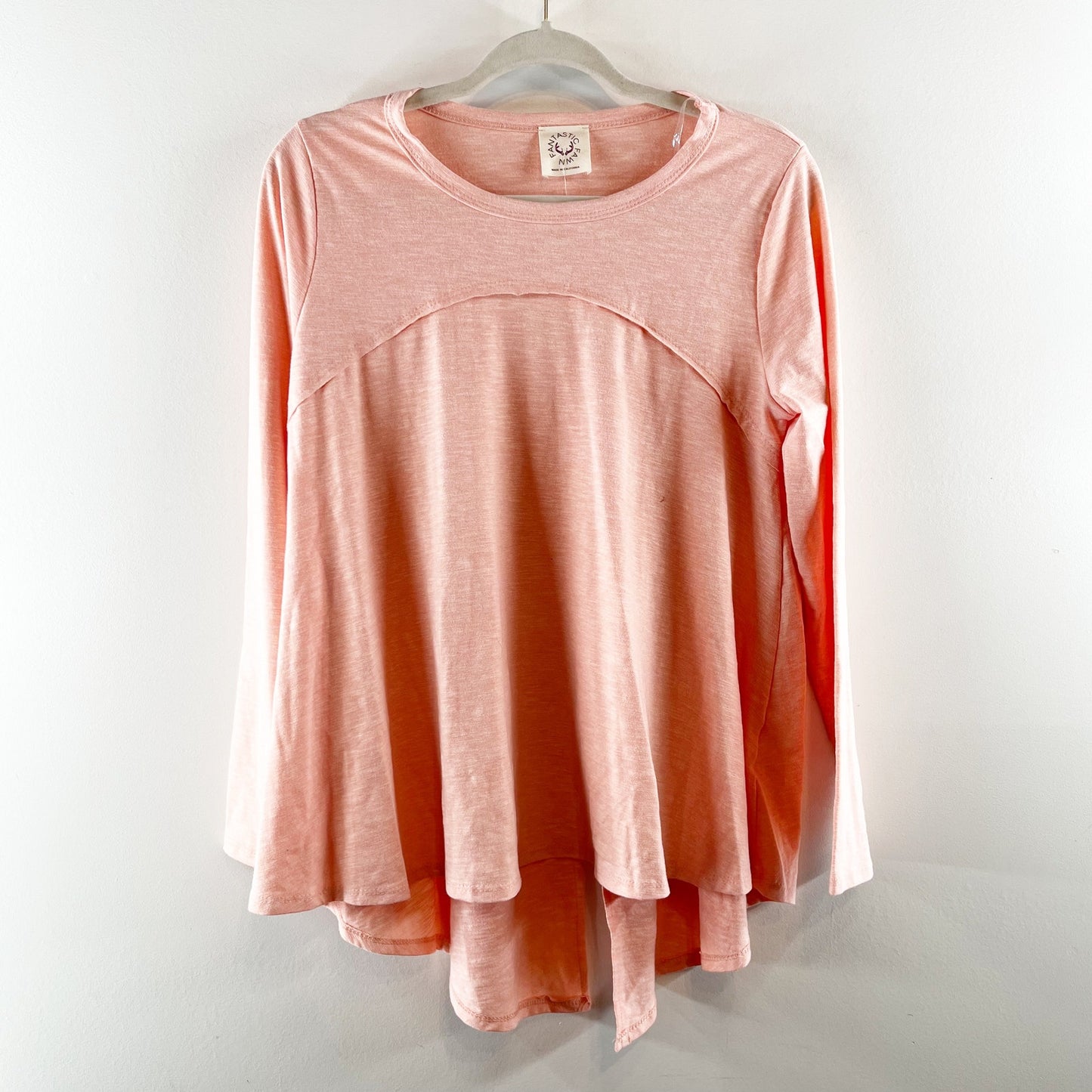 Fantastic Fawn Long Sleeve Crew Neck Back Vent Hi-Low T-Shirt Peach Small