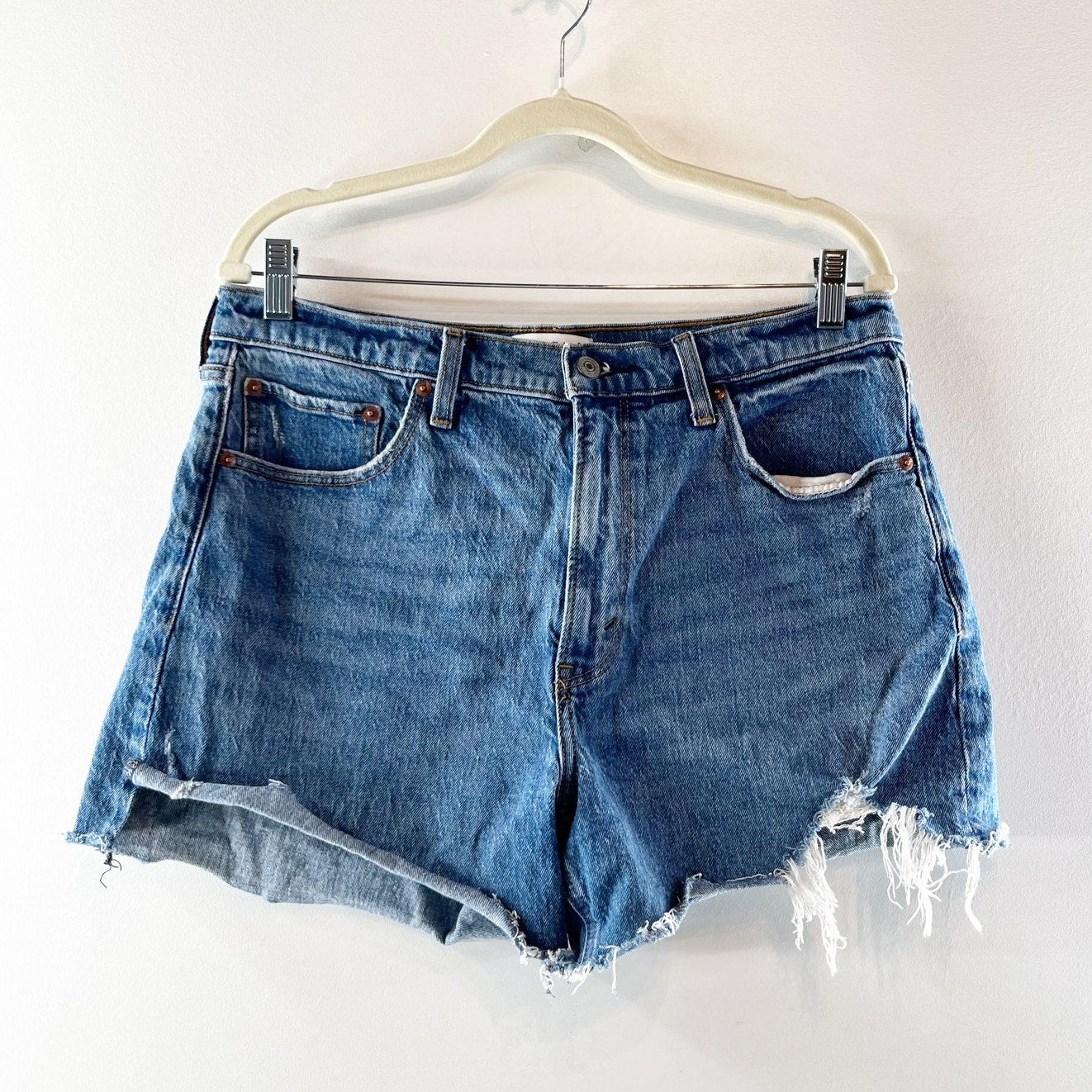 Abercrombie The 4" High Rise Mom Jean Cutoff Shorts Blue 31 / 12