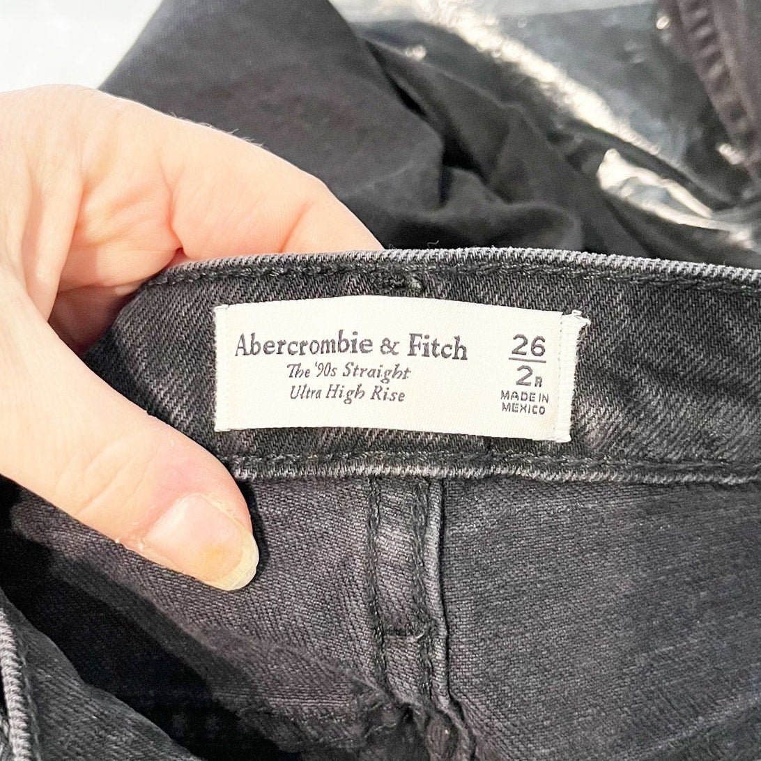 Abercrombie & Fitch The 90s Ultra High Rise Straight Jeans Black 26 / 2