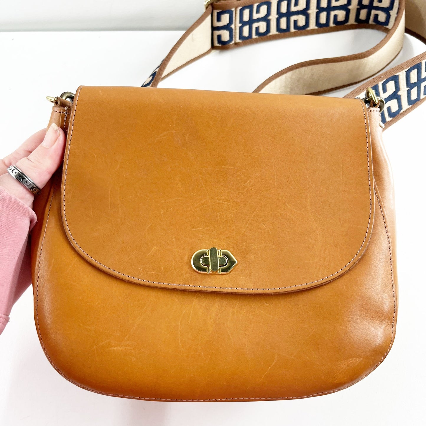 Clare V. Louis Turnlock Leather Crossbody Guitar Strap Purse Camel Brown Tan