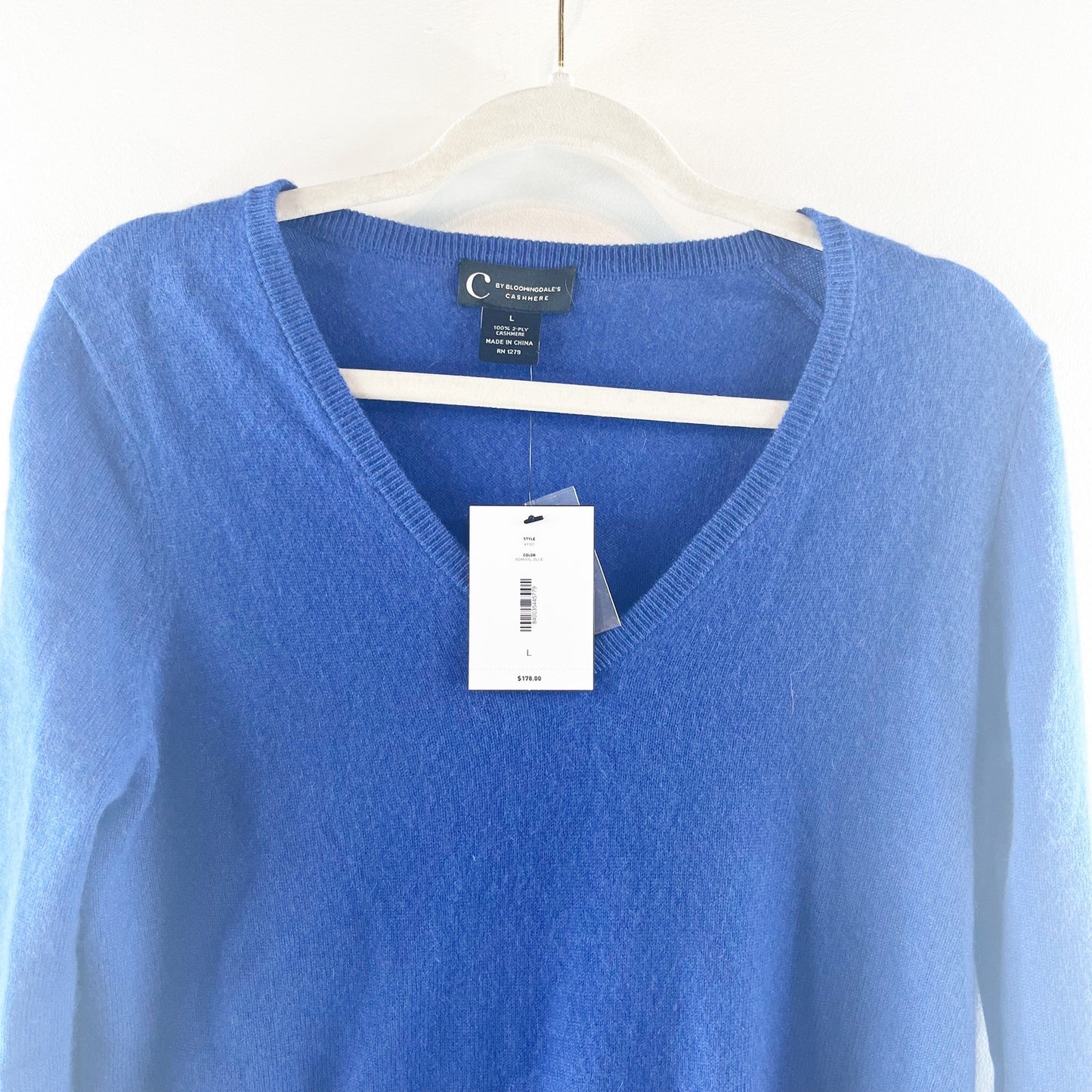 C by Bloomingdales Cashmere Long Sleeve V-Neck Pullover Sweater Admiral Blue L