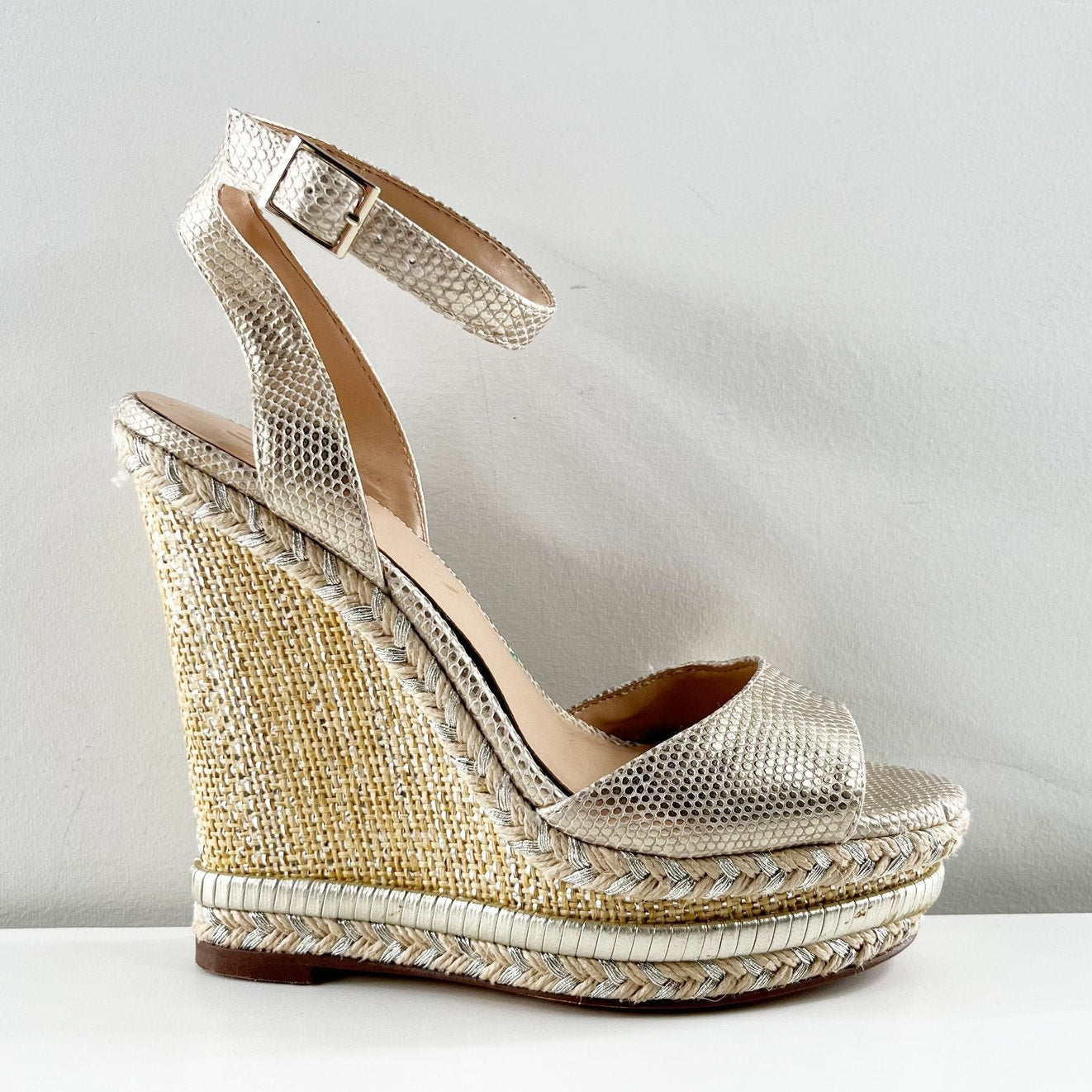 JLO Jennifer Lopez Ondra Wedge Heel Shoes Espadrille Sandals Gold 7.5