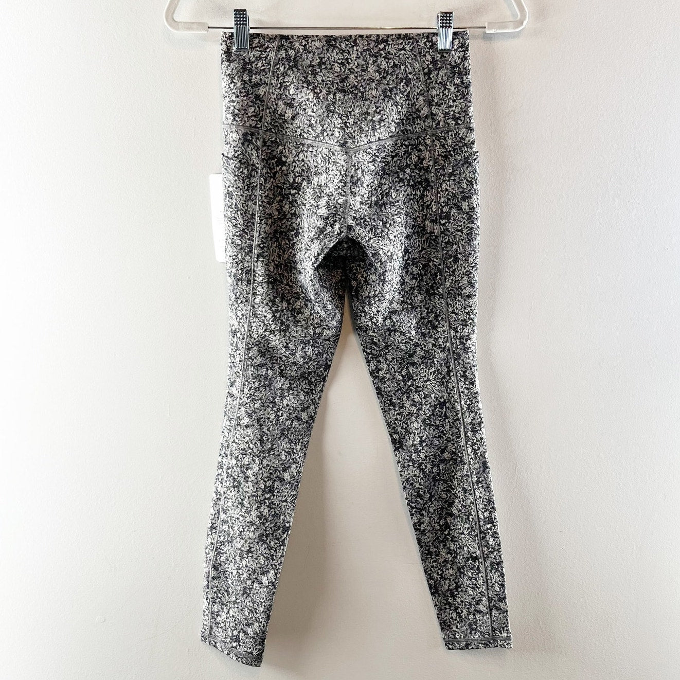 Athleta Salutation Stash Pocket Textured 7/8 Tight Leggings Black Gray Small