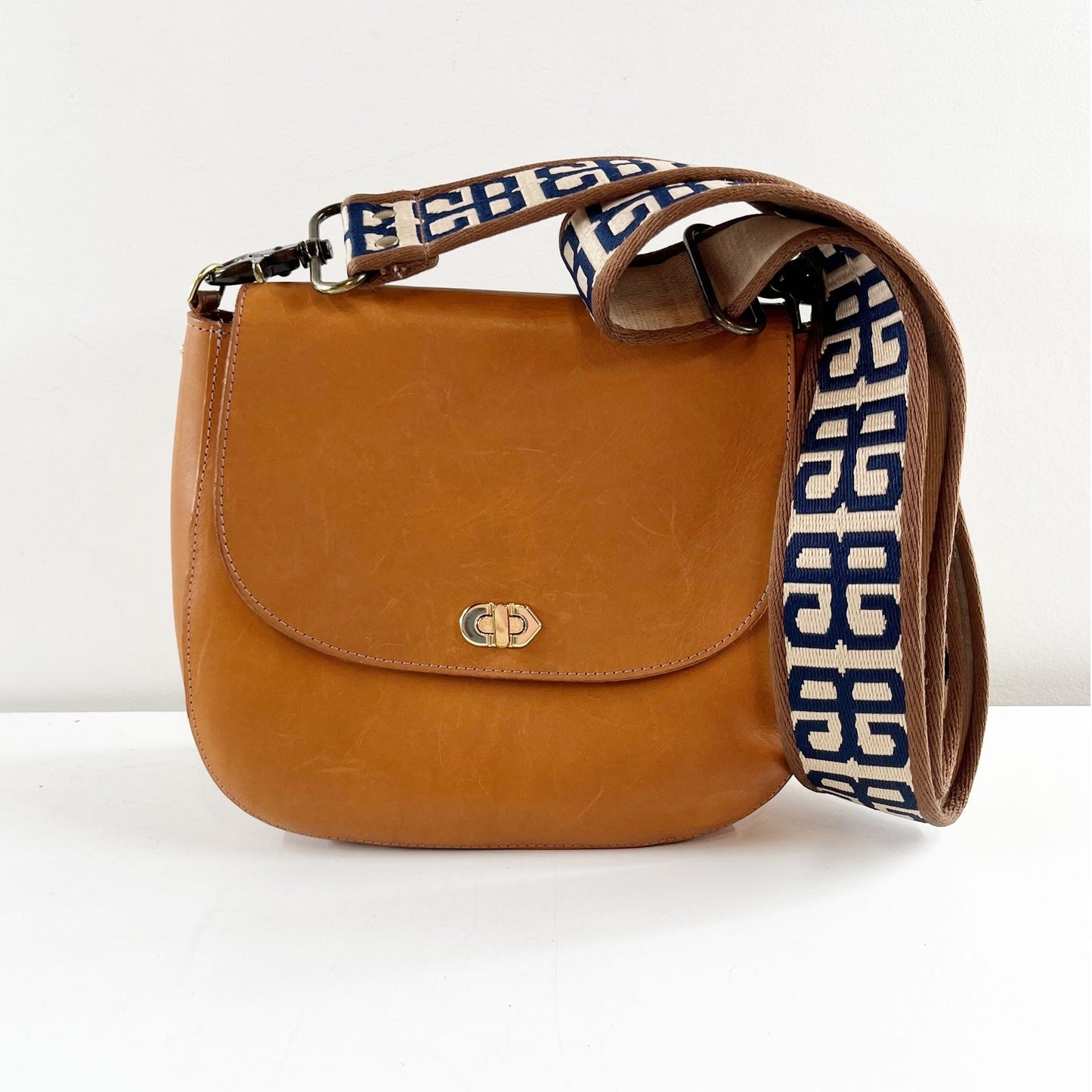 Clare V. Louis Turnlock Leather Crossbody Guitar Strap Purse Camel Brown Tan