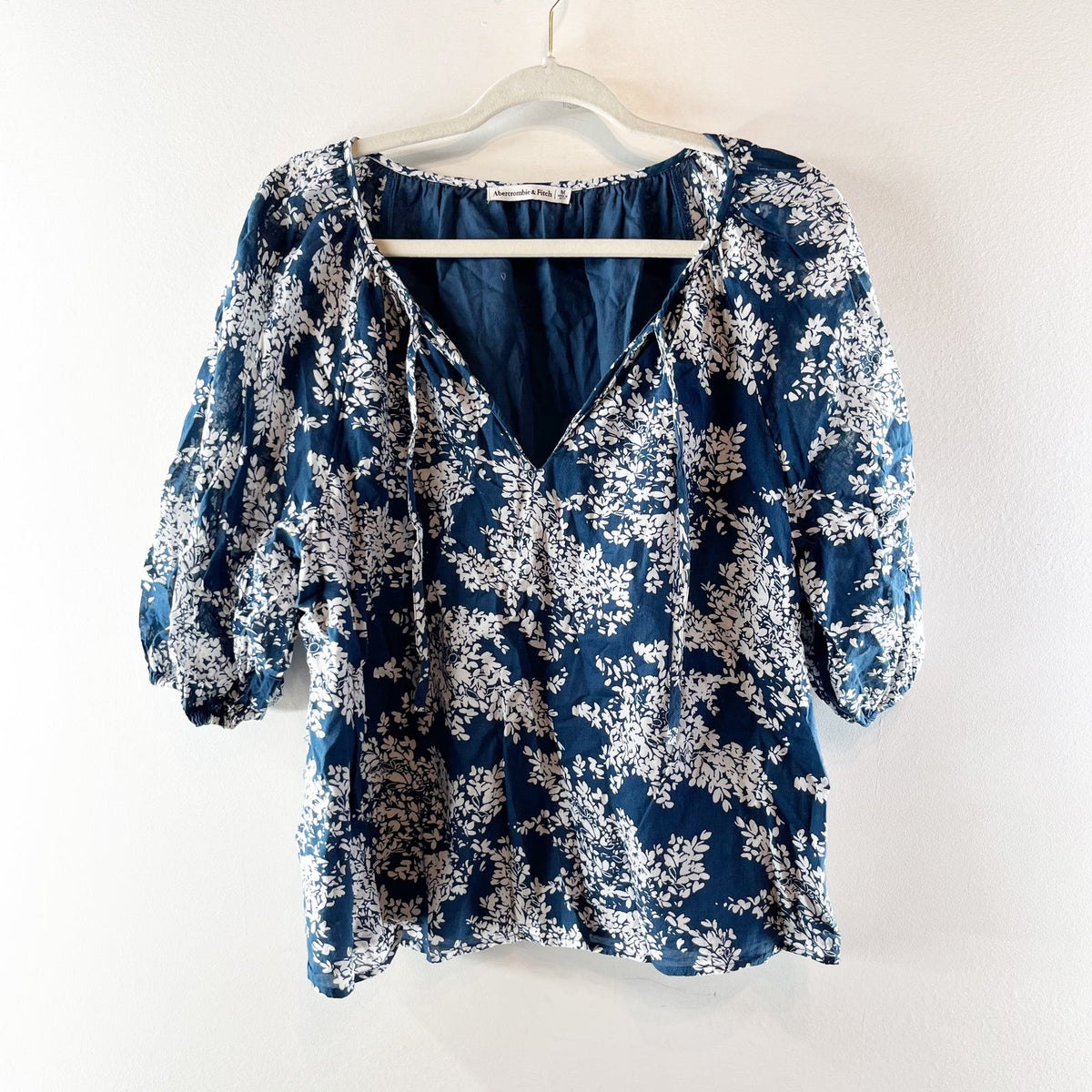 Abercrombie & Fitch Floral Puff Sleeve V-Neck Blouse Top Blue White Medium