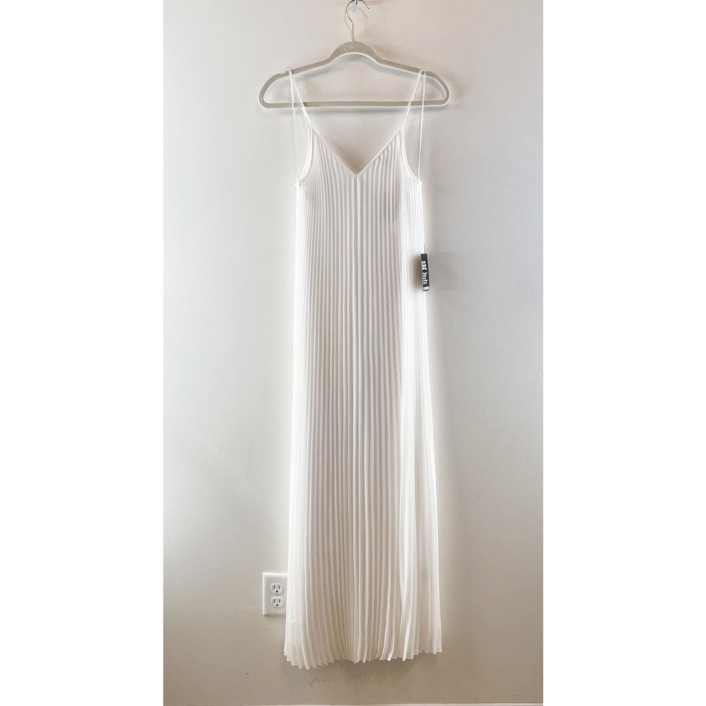 Express Pleated Lined Plisse V Neck Sleeveless Maxi Dress White XS