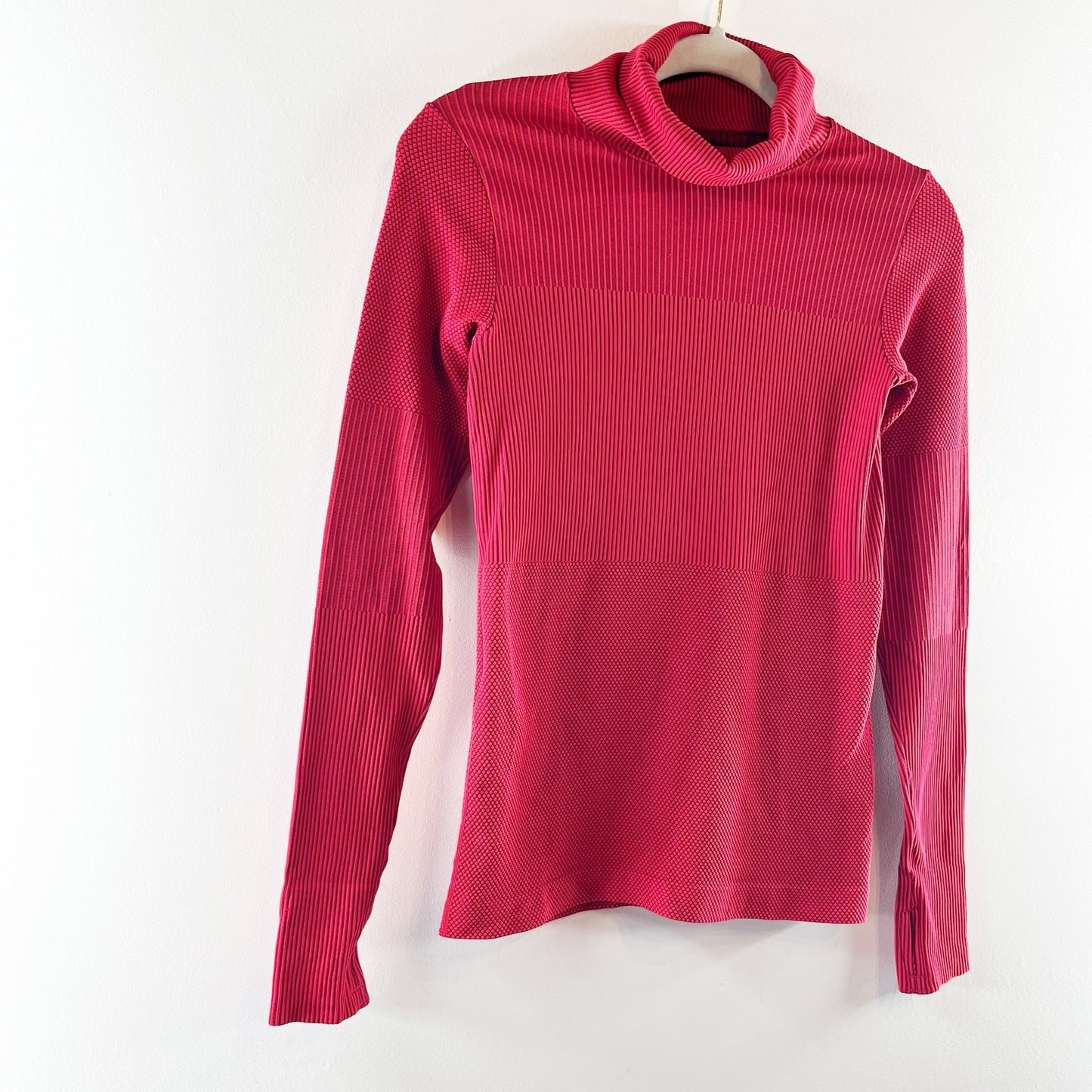 Athleta Flurry Striped Long Sleeve Thumbhole Turtleneck Base Layer Top Red XS