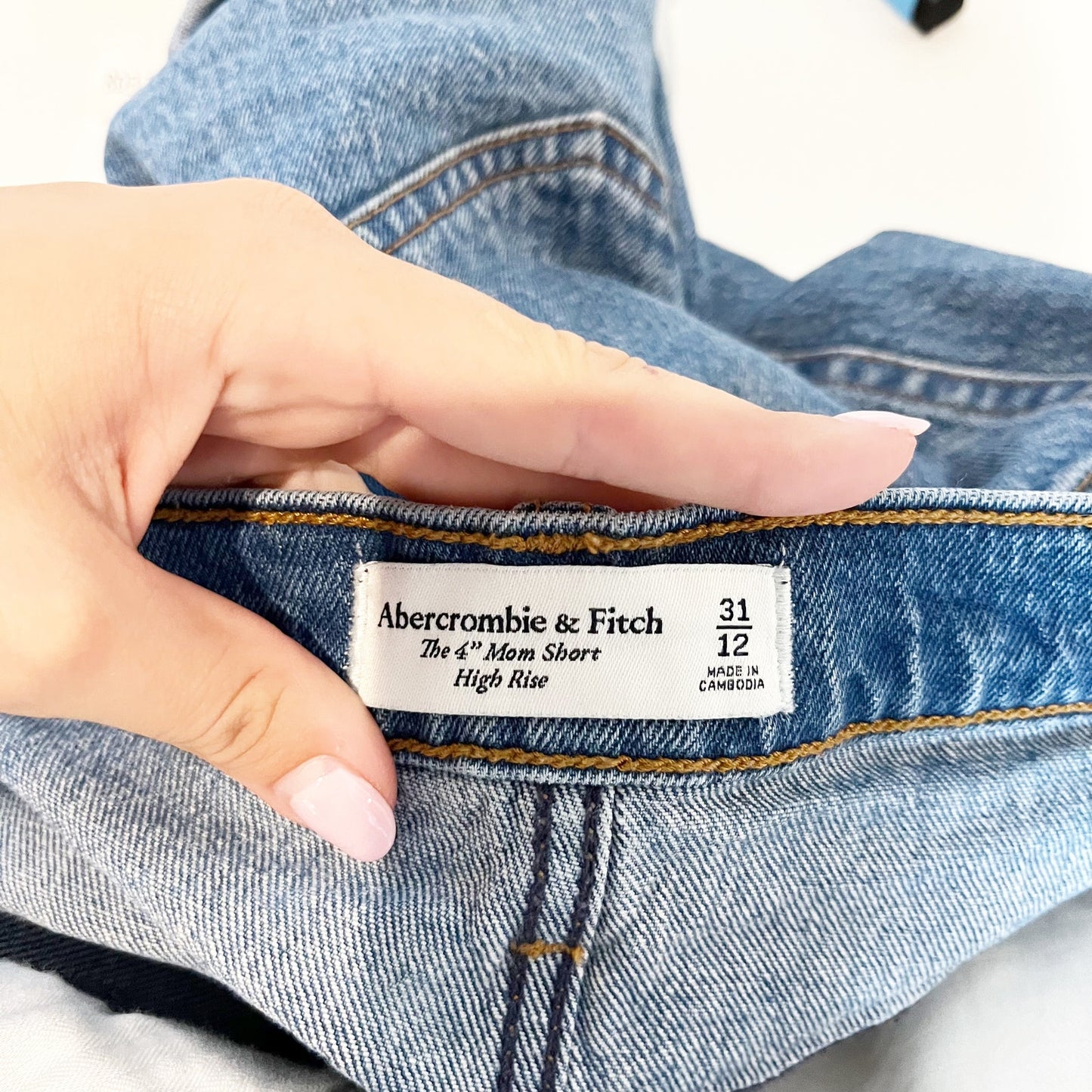 Abercrombie The 4" High Rise Mom Jean Cutoff Shorts Blue 31 / 12
