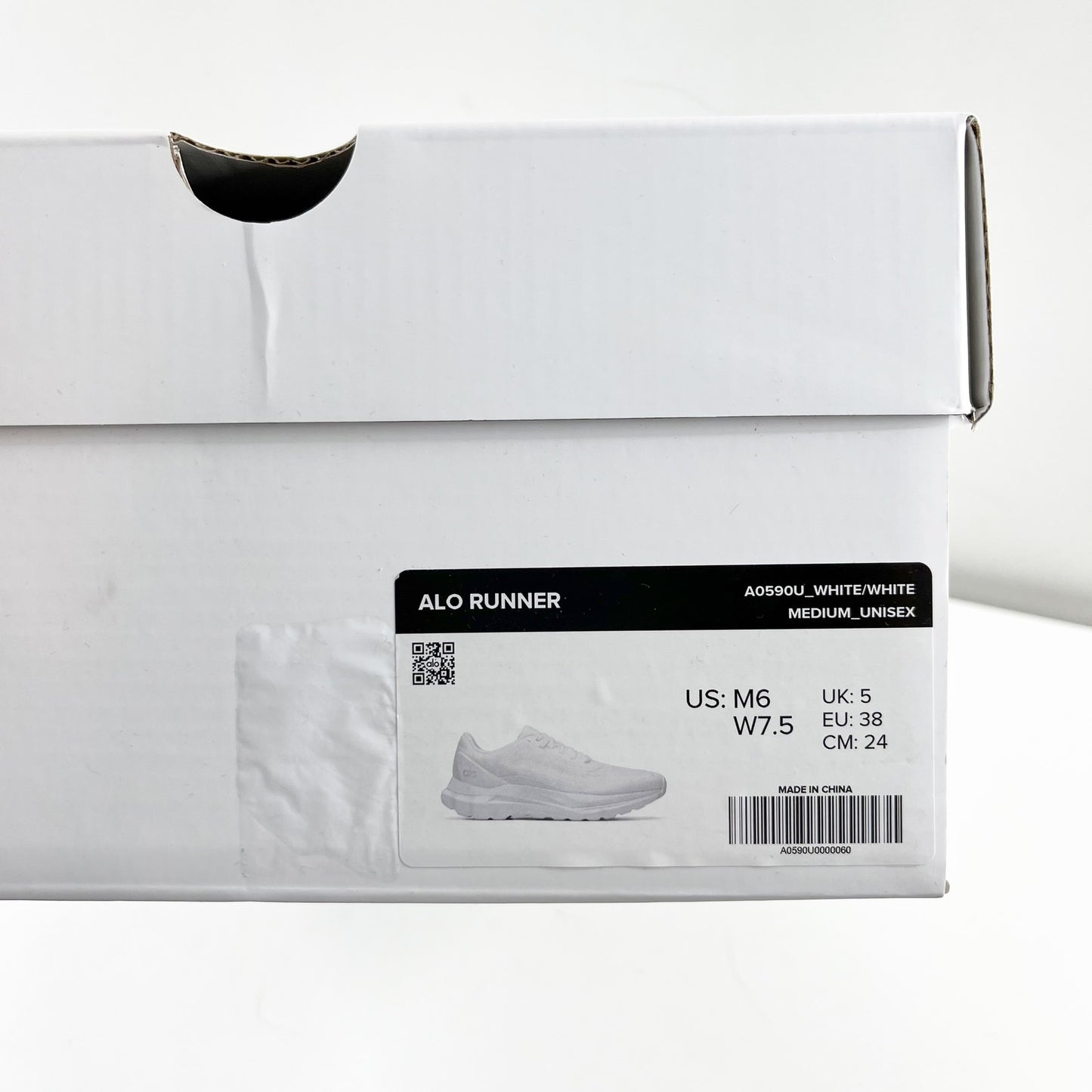 Alo Runner Lace Up Running Performance Shoes Sneakers White 7.5