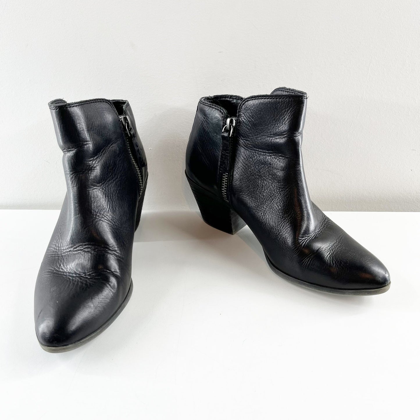 Frye Judith Leather Block Heel Almond Toe Zip Ankle Bootie Black 7
