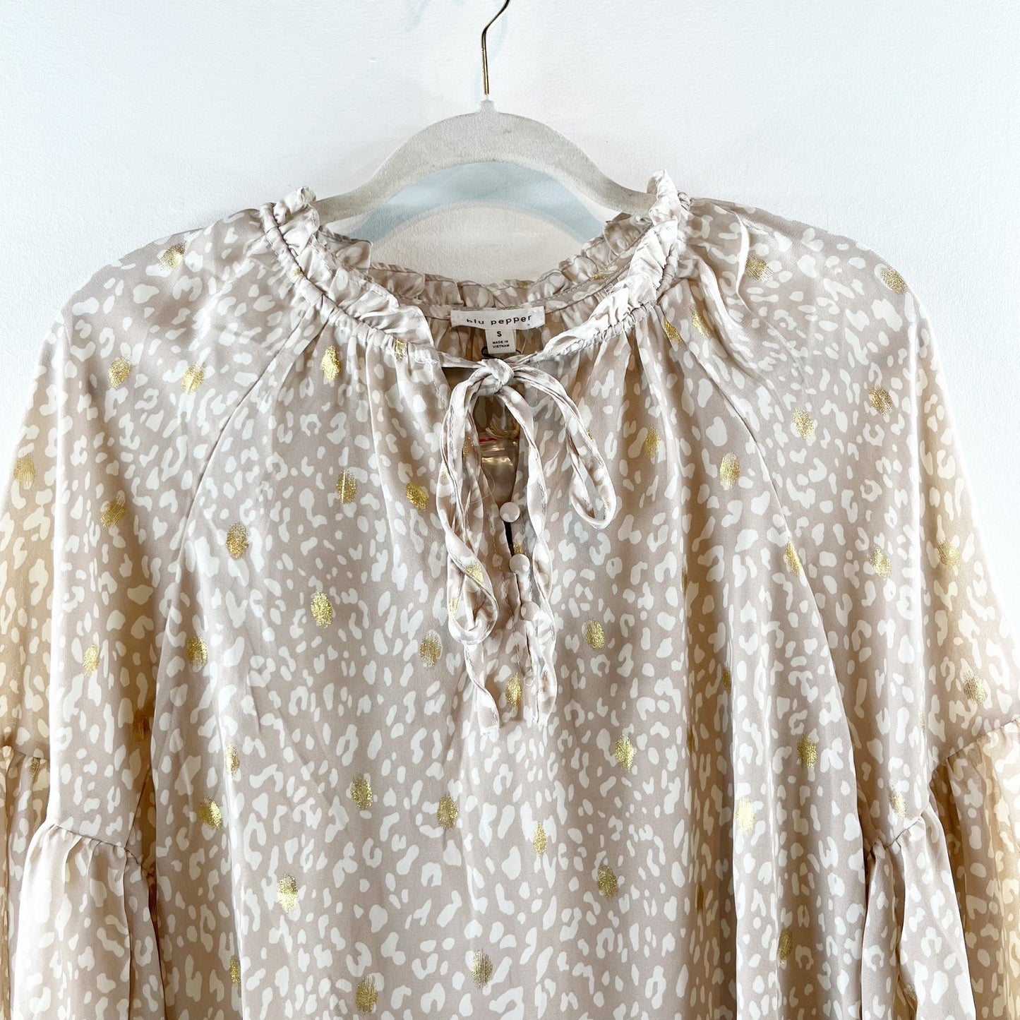 Blu Pepper Lost In Translation Printed Long Sleeve Peasant Blouse Beige Small