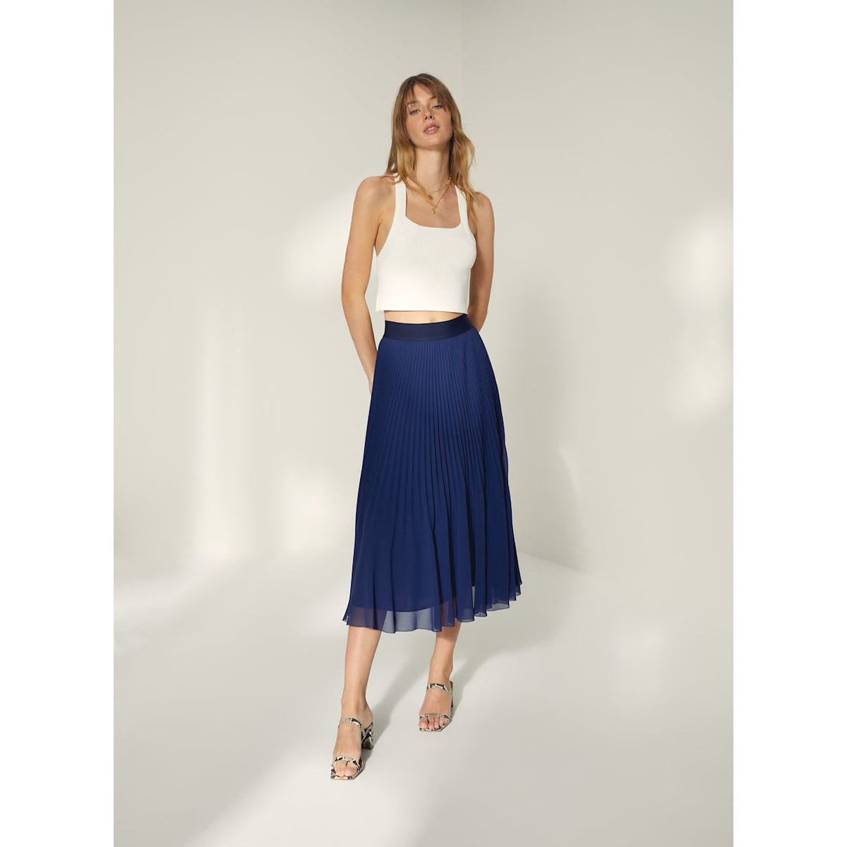 Wilfred by Aritzia Twirl High Waisted Pleated Chiffon Midi Skirt Navy Blue Small