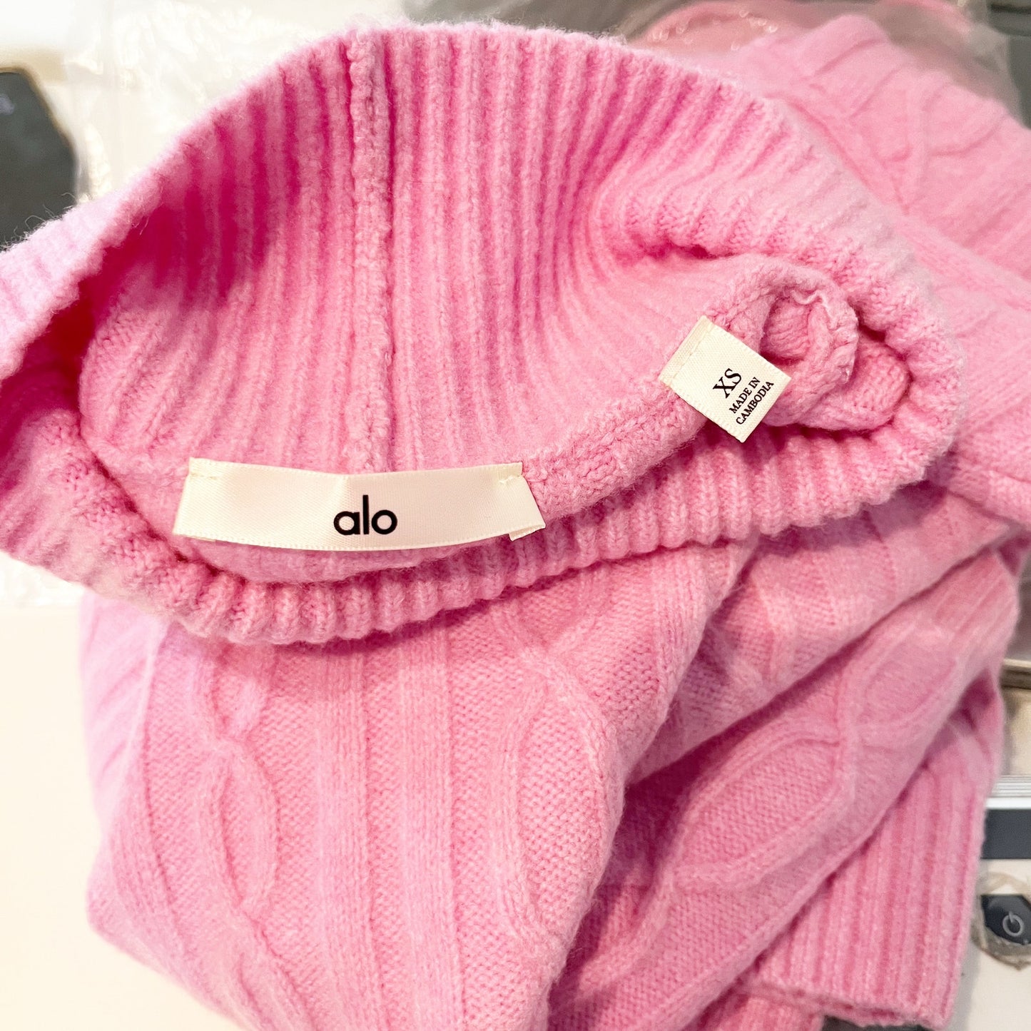 Alo Cable Knit Cropped Winter Bliss Turtleneck Long Sleeve Candy Heart Pink XS