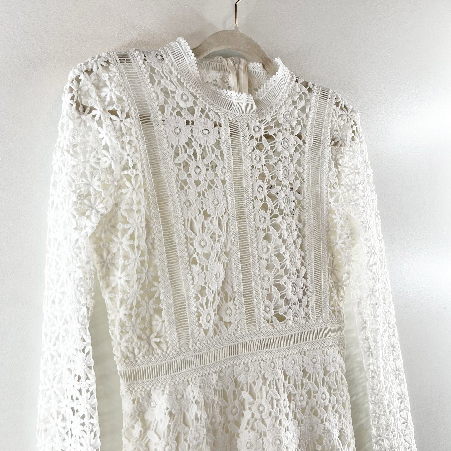 Chicwish Ladylike Floral Crochet Long Sleeve Shift Dress White Small