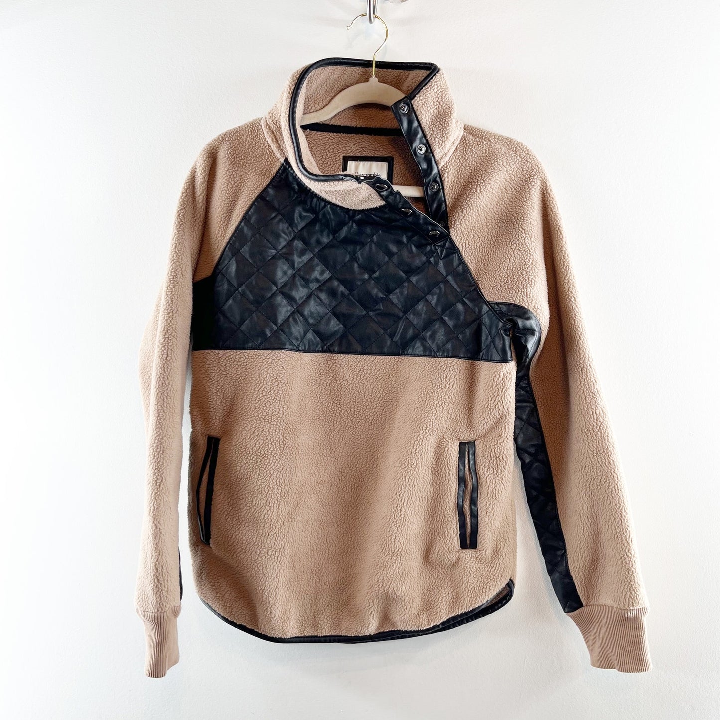 Abercrombie & Fitch Asymmetrical Snap Quilted Fleece Jacket Tan Black XS