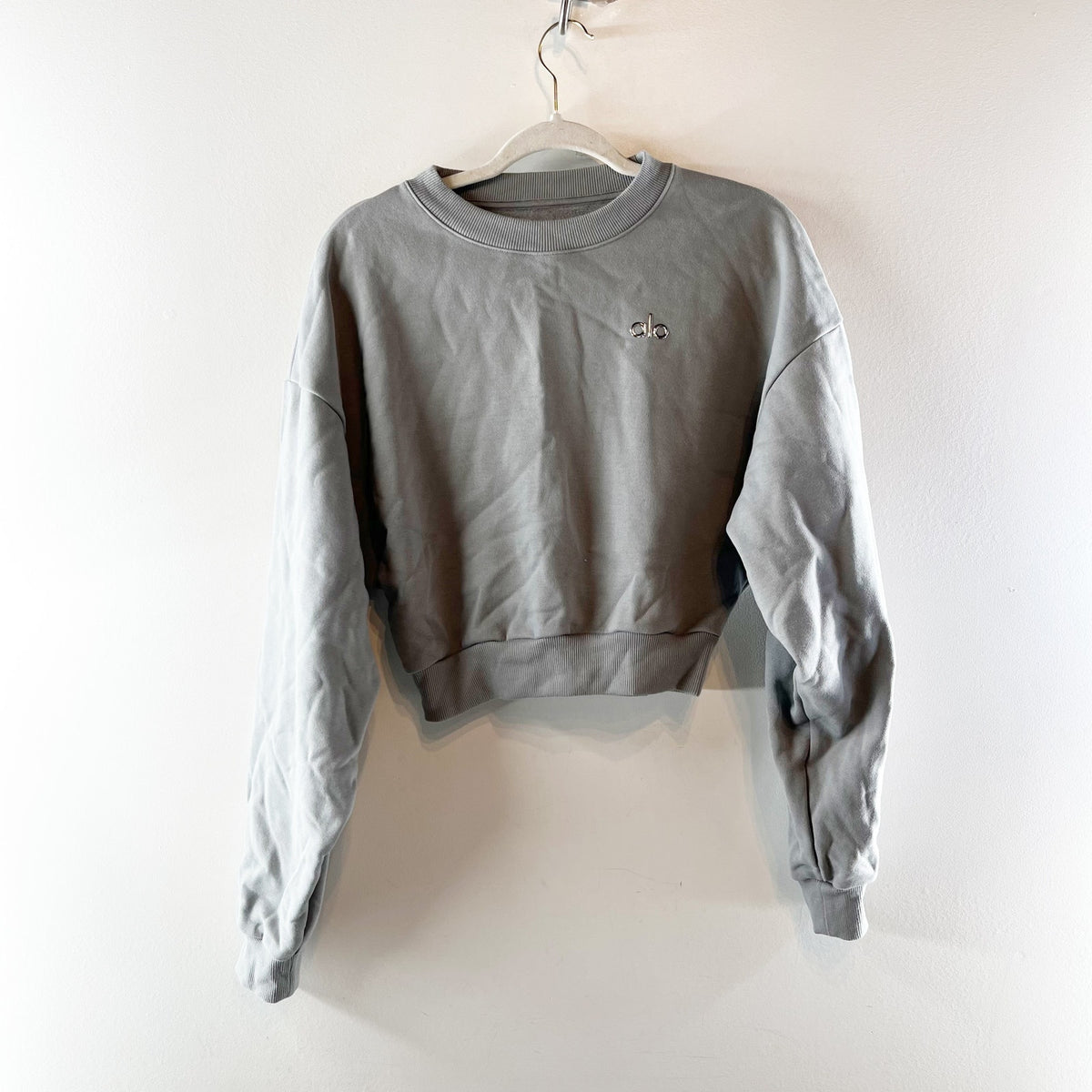 Alo Accolade Cropped Crewneck Sweatshirt Lunar Gray Green XS
