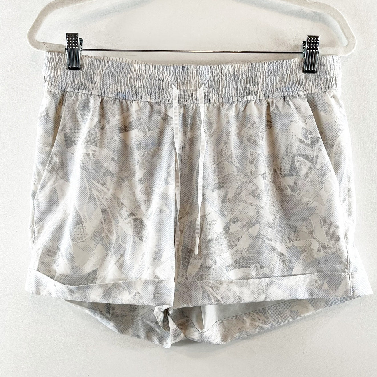 Lululemon Spring Break Away High Waisted Cuffed Short 3" Jasmine White Multi 10