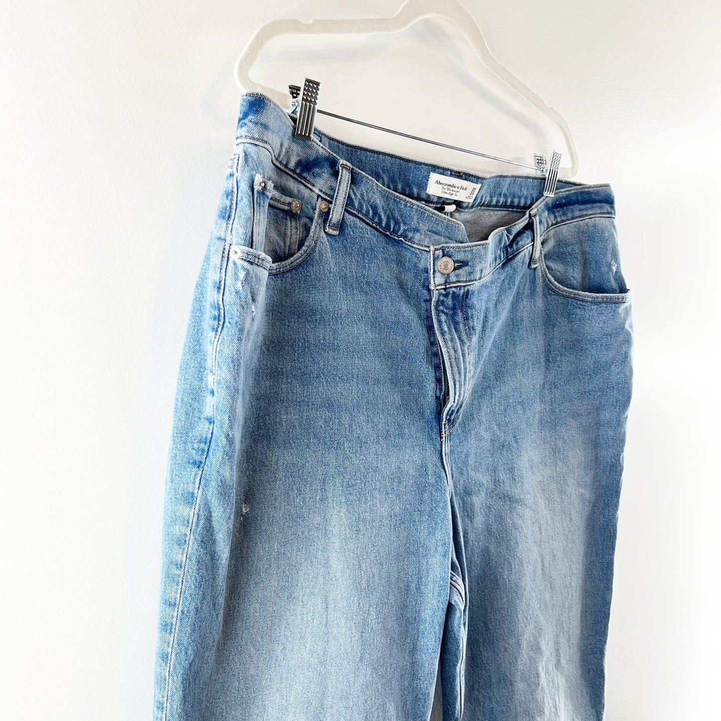 Abercrombie & Fitch 90s Straight Ultra High Rise Curve Love Crossover Waist Jean