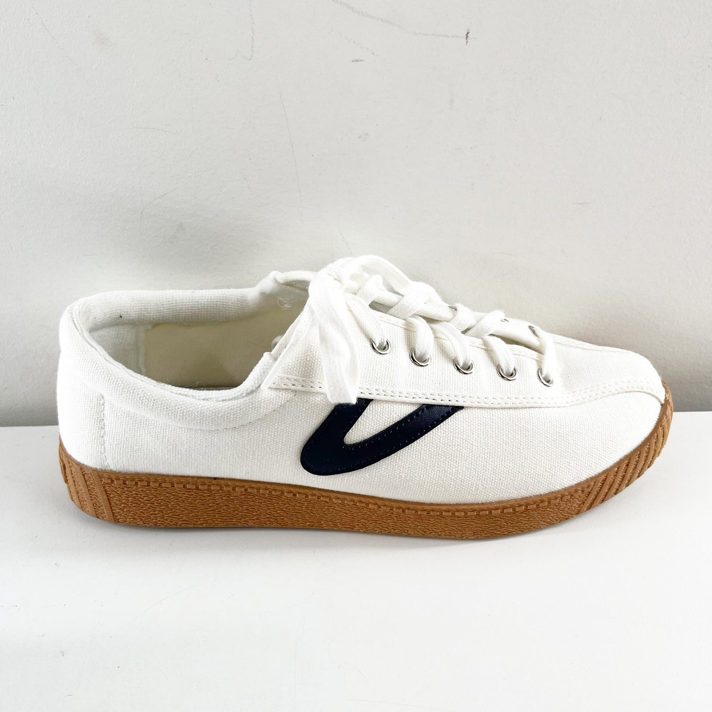 Tretorn Nylite Canvas Lace Up Low Top Sneakers White Navy Blue Gum 8