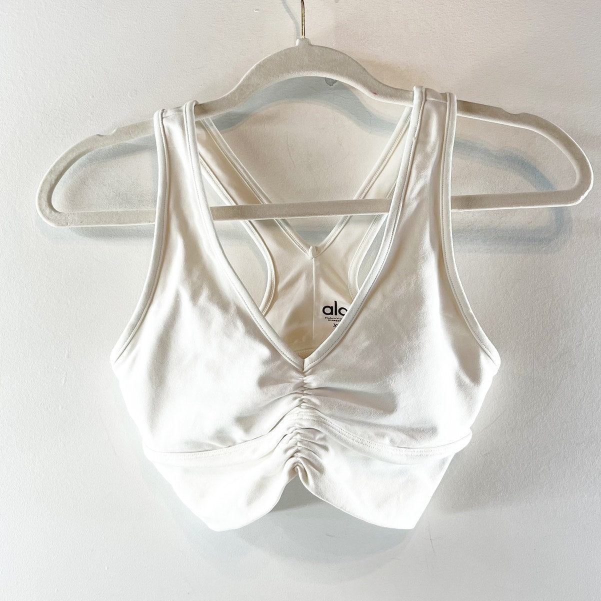 Alo Yoga Wild Thing Airbrush V-Neck Ruched Sports Bra White XS