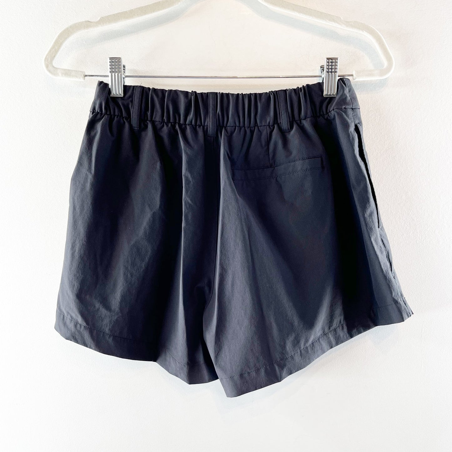 Vuori Solar Pull On High Waisted Pleated Golf Sporty Short Ink Black Small