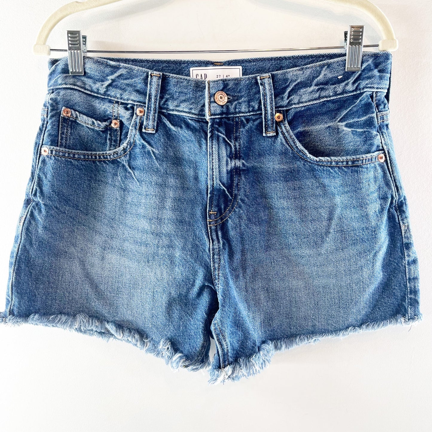 GAP 4" Mid Rise UltraSoft Relaxed Cutoff Jean Shorts Medium Indigo Blue 27 / 4