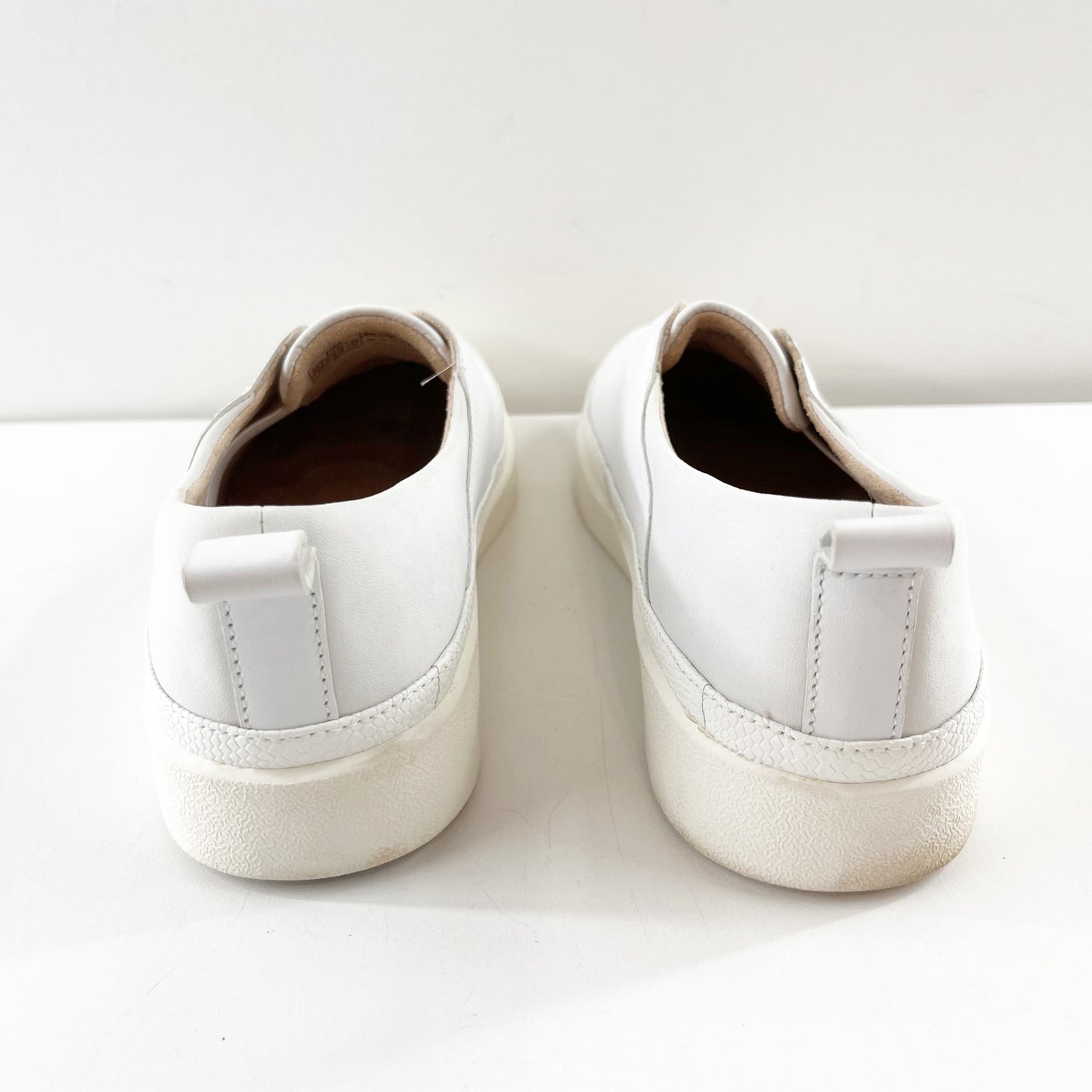Vionic Zinah Leather Round Toe Flat Slip On Casual Sneaker White 7.5