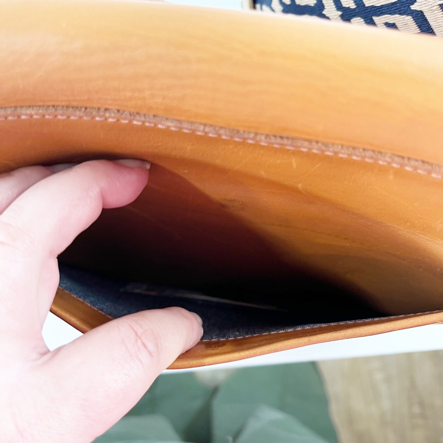 Clare V. Louis Turnlock Leather Crossbody Guitar Strap Purse Camel Brown Tan
