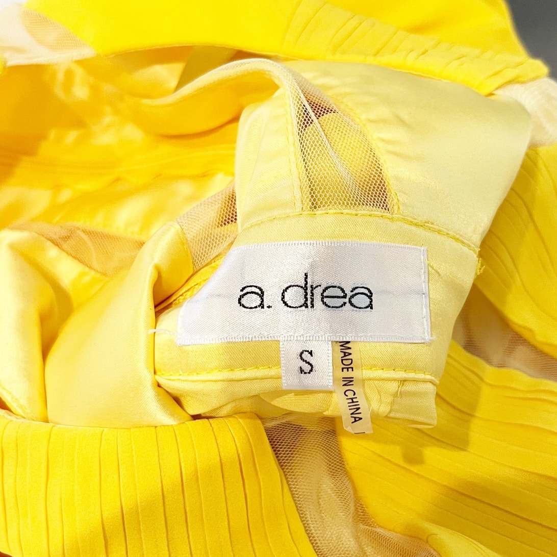 A. Drea Sleeveless Halter Neck Pleated Formal Maxi Dress Gown Yellow Small