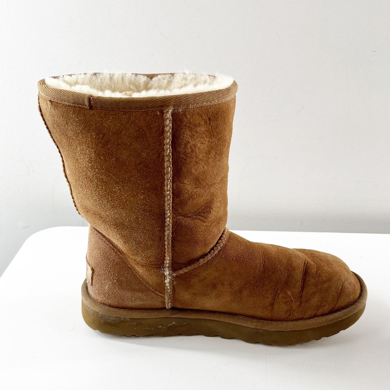 UGG Classic Short II Sheepskin Ankle Snow Boots Booties Chestnut Brown 7