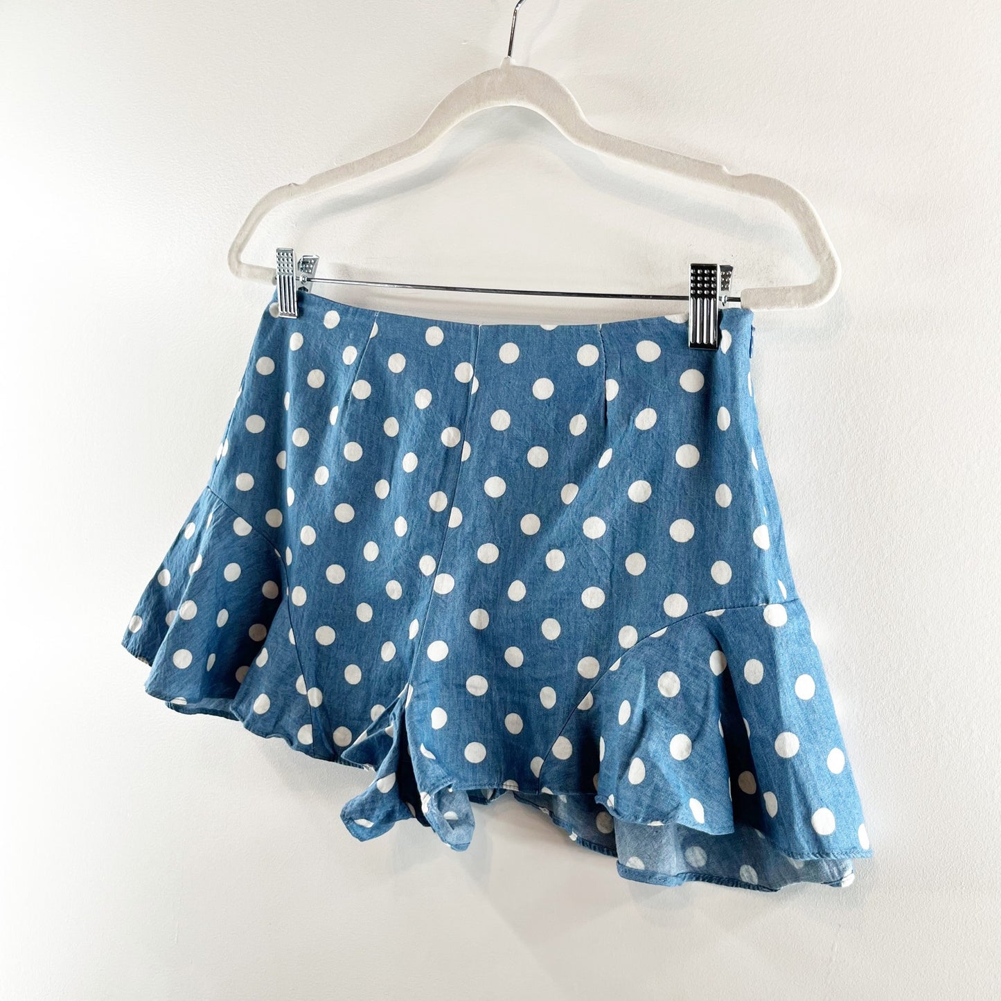 AQUA Polka Dot Ruffle Hem Flutter Denim Shorts Blue White Medium