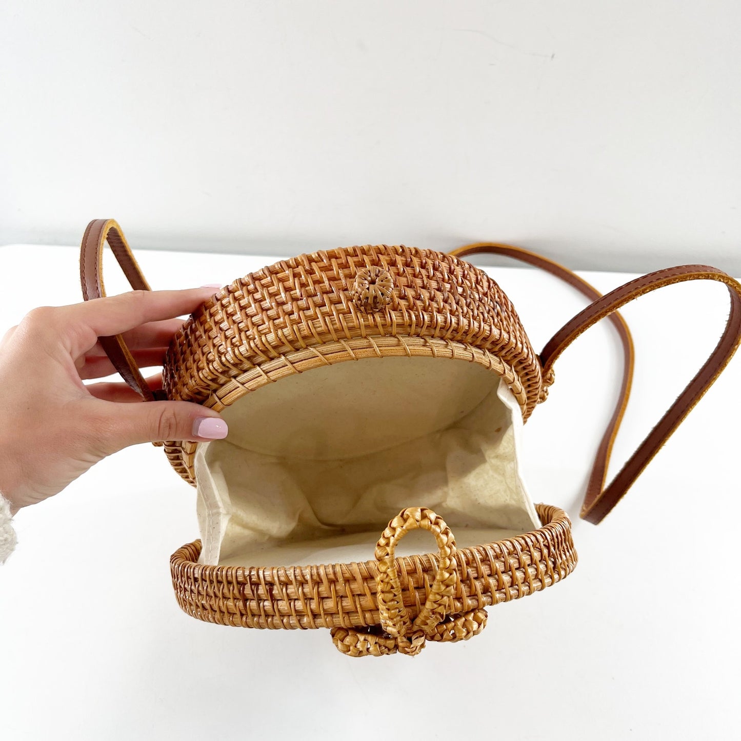 Handwoven Crossbody Palm Straw Rattan Roundie Boho Bag with Leather Strap