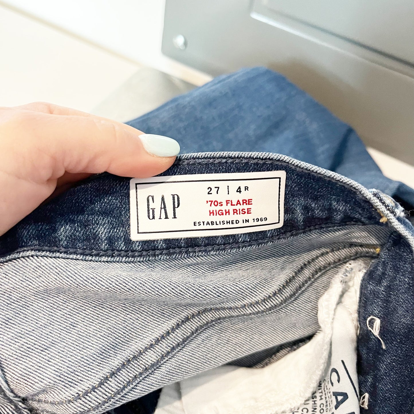 Gap Denim High Waisted '70s High Rise Flare Jeans Medium Indigo Blue 27 / 4