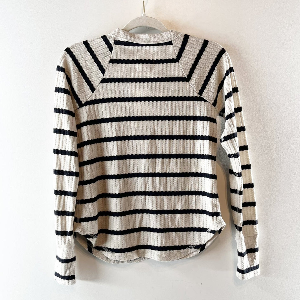 Chaser Waffle Snap Henley Tee Natural Stripe Cream Black XS