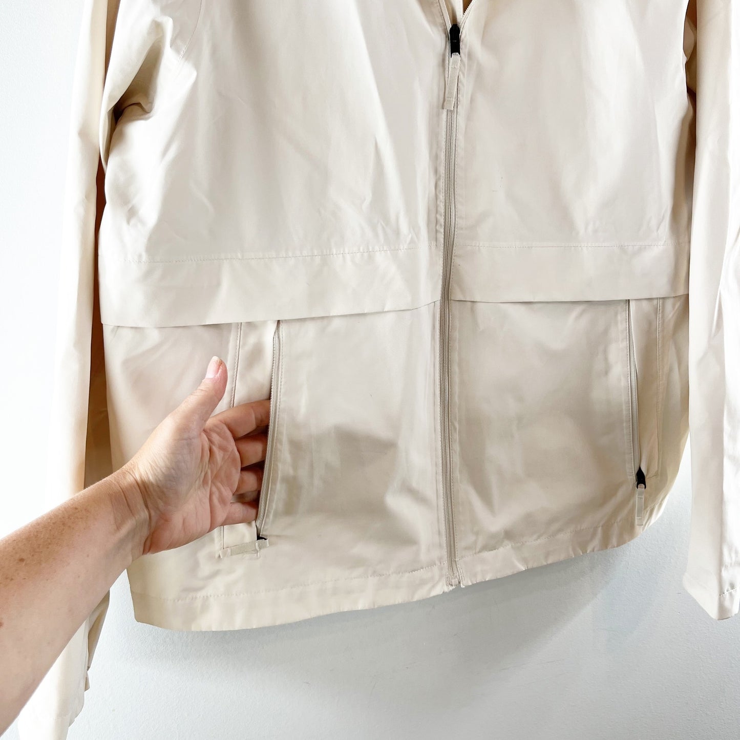 The North Face Hanging Lake Anorak Rain Coat Jacket Cream XL