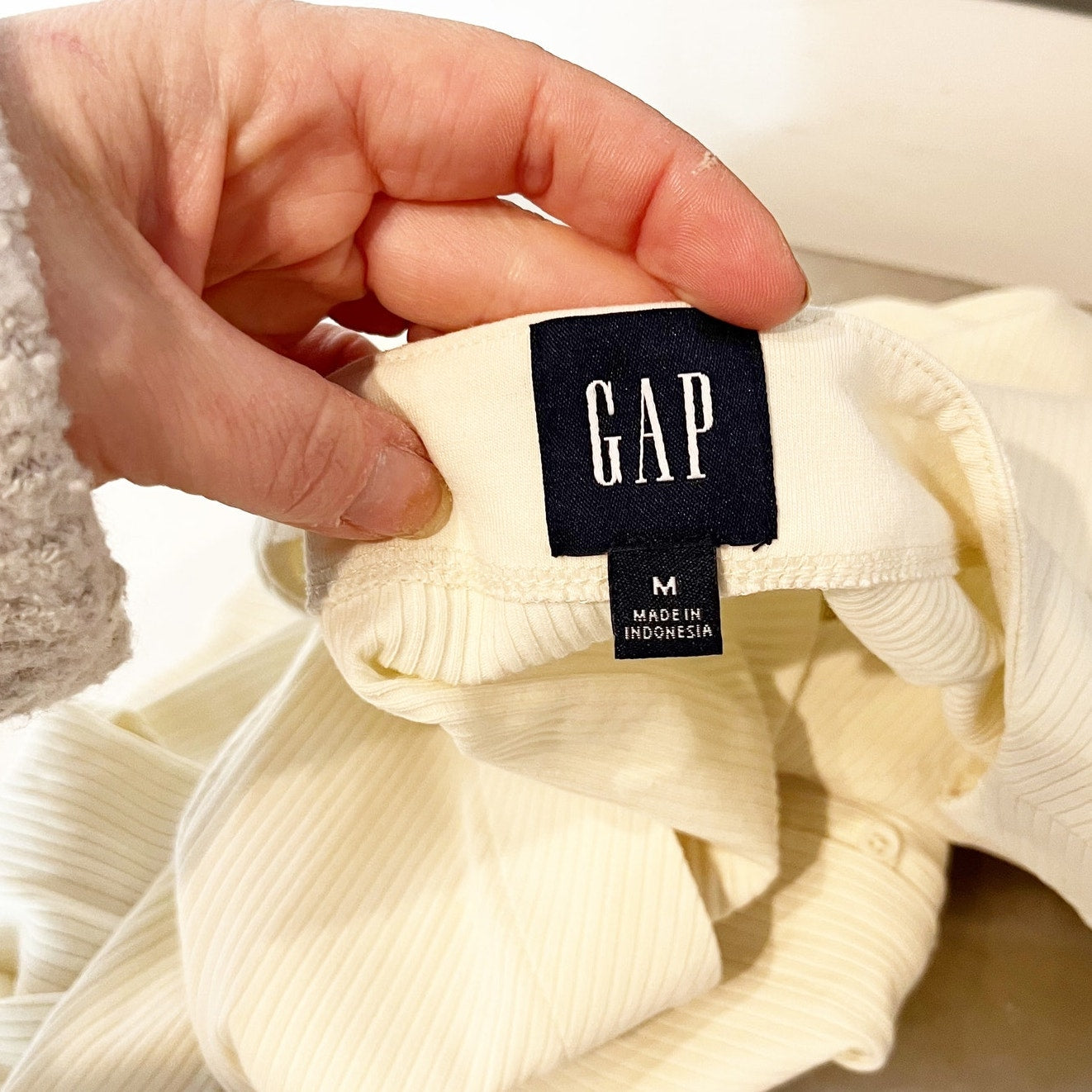 GAP Modern Rib Long Sleeve V Neck Cardigan Top Birch Cream Medium