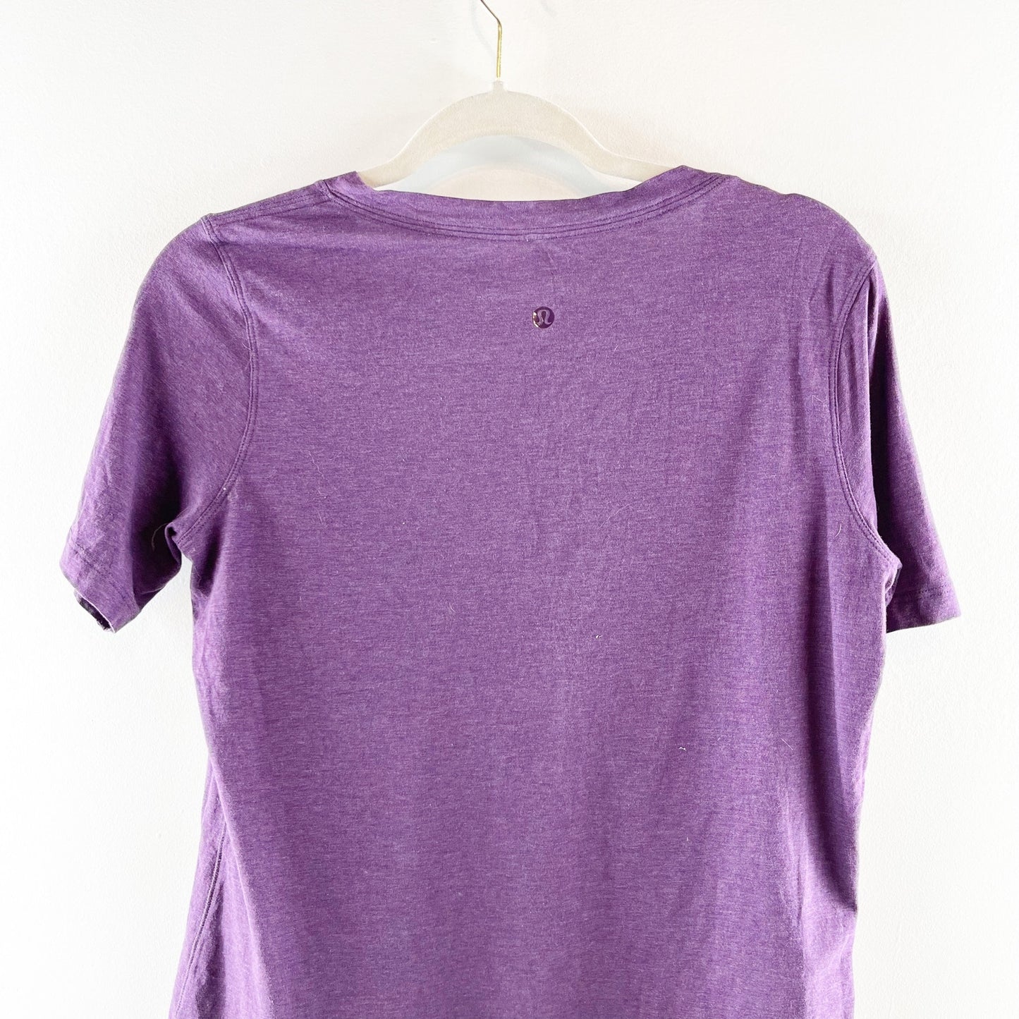 Lululemon Athletica Love Short Sleeve V-Neck Training Tee Purple Medium