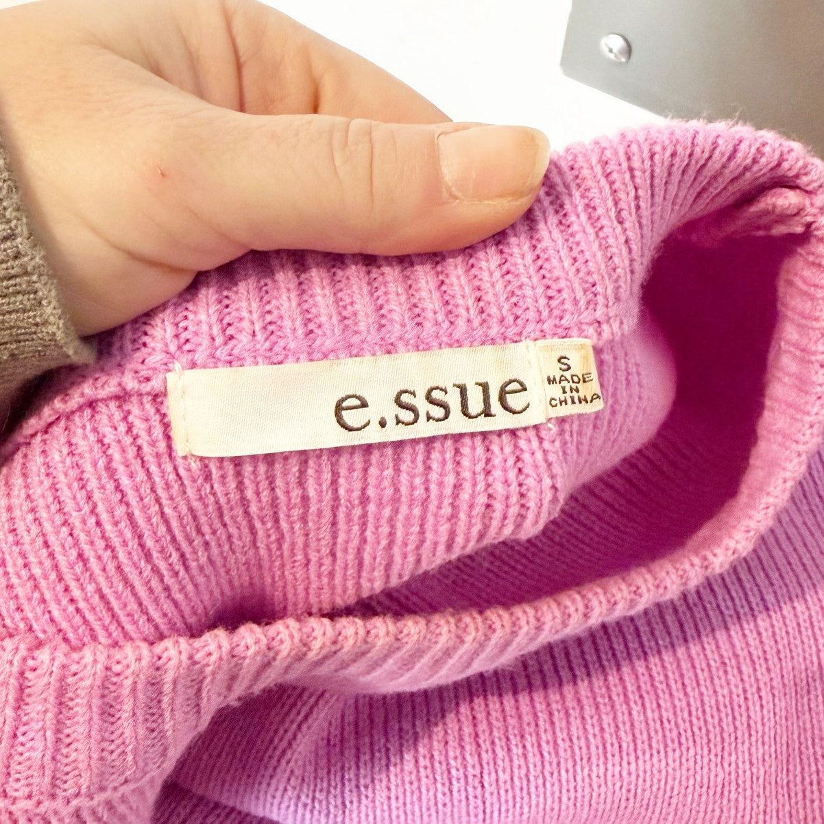 E.ssue Long Sleeve Crewneck Fringe Detail Pullover Sweater Pink Small