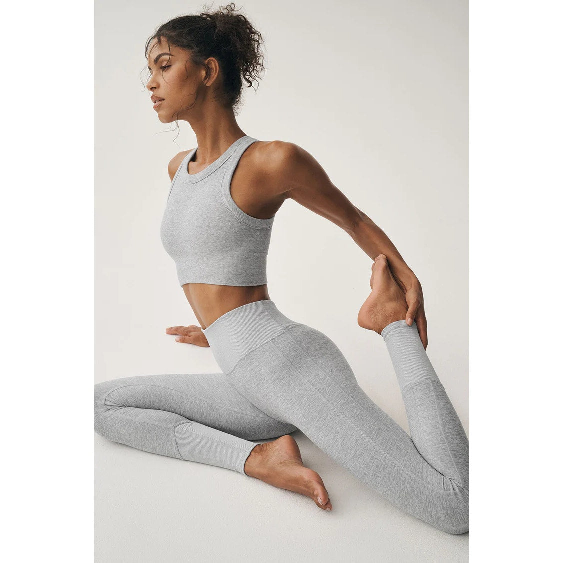 Alo Yoga High-Waisted Alosoft Lounge Leggings Athletic Heather Grey Small