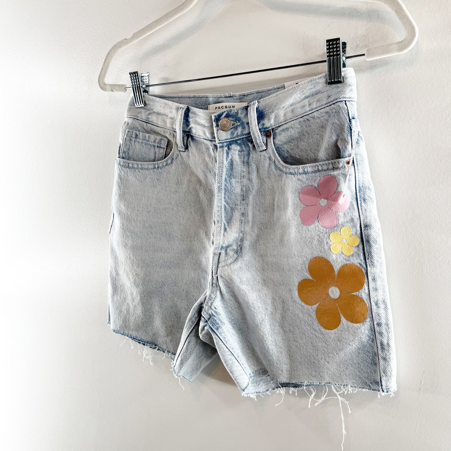 PacSun Eco Light Blue Flower Graphic Girlfriend Cutoff Jean Denim Shorts Blue 00