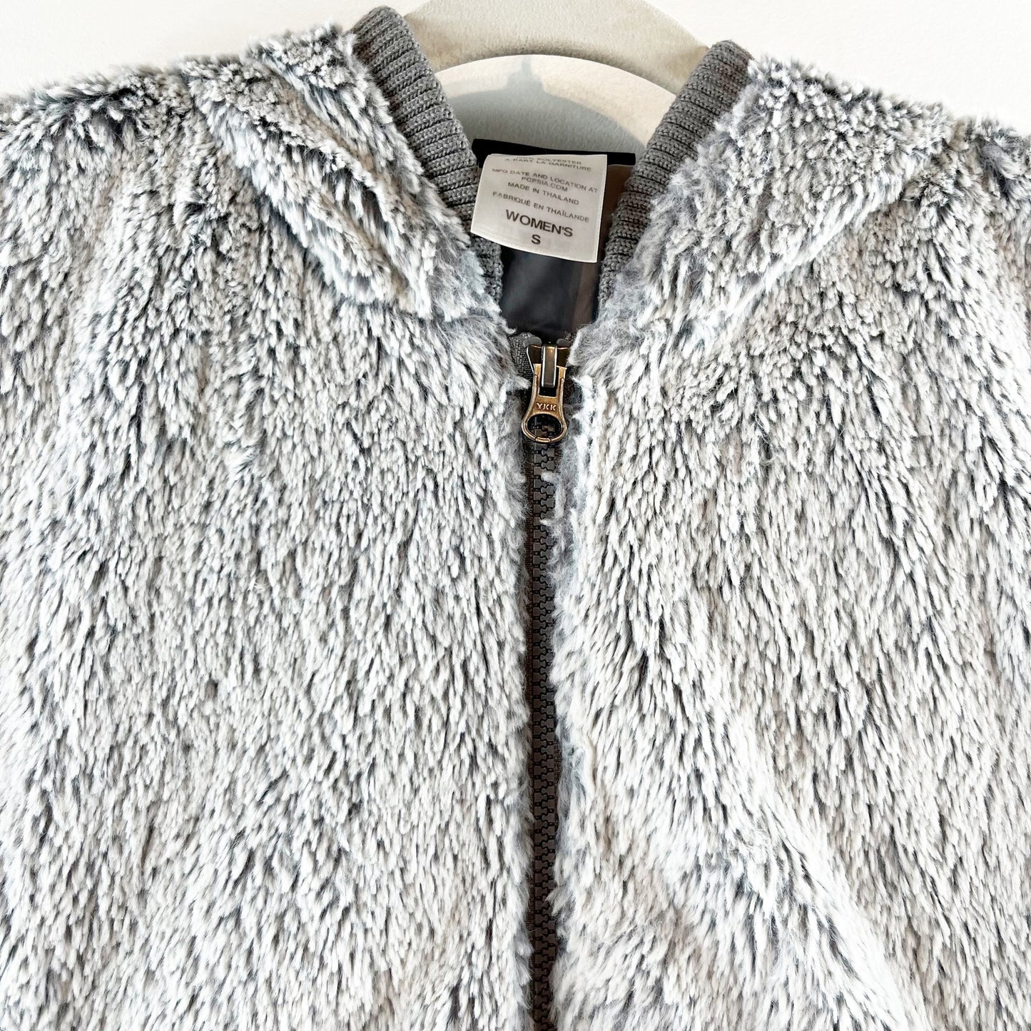 Patagonia Conejo Fuzzy Fleece Faux Fur Hooded Vest Gray Small
