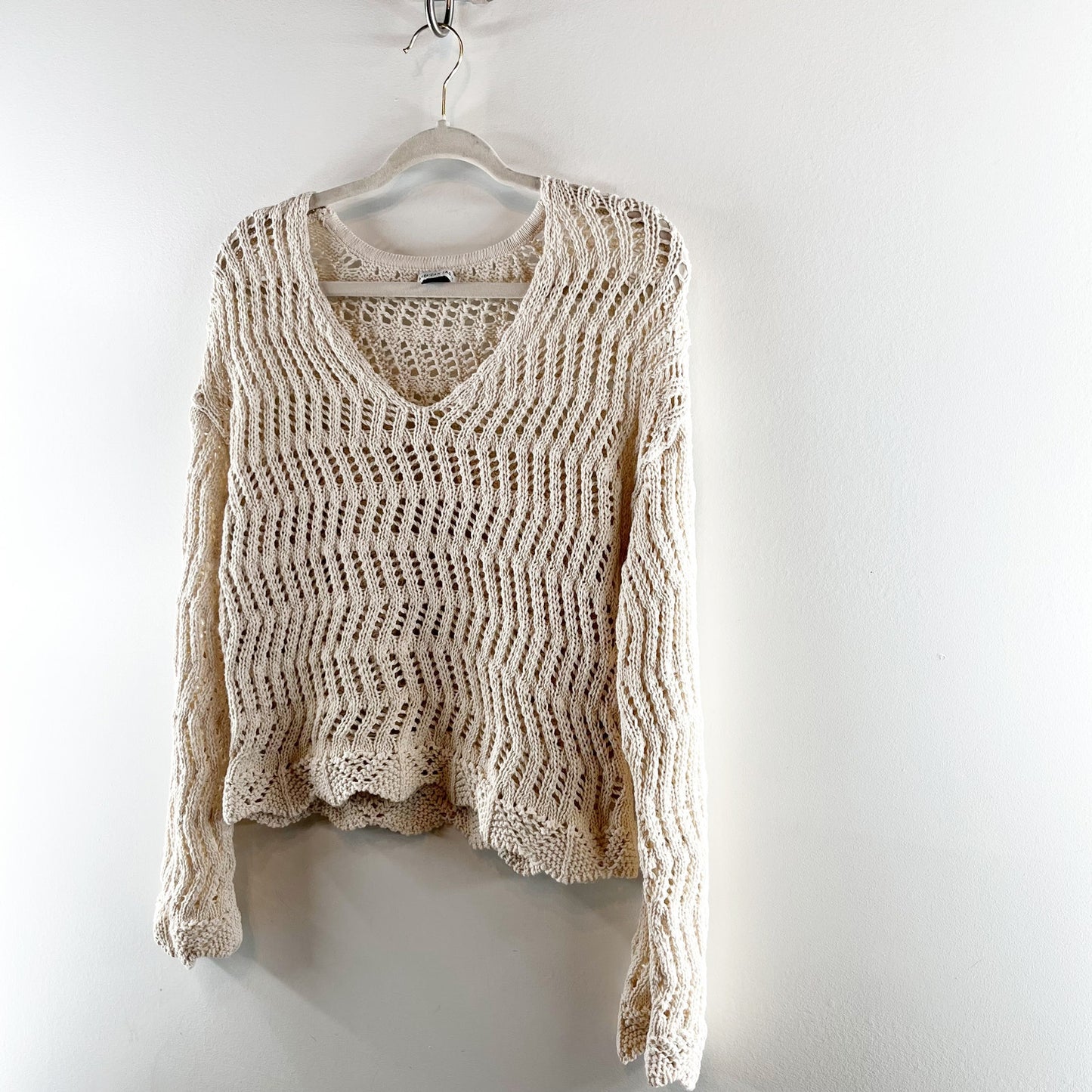 American Eagle V Neck Long Sleeve Crochet Crewneck Sweater Tan Beige Small