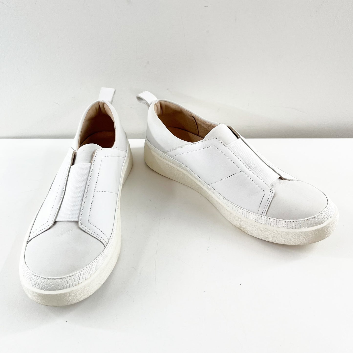 Vionic Zinah Leather Round Toe Flat Slip On Casual Sneaker White 7.5